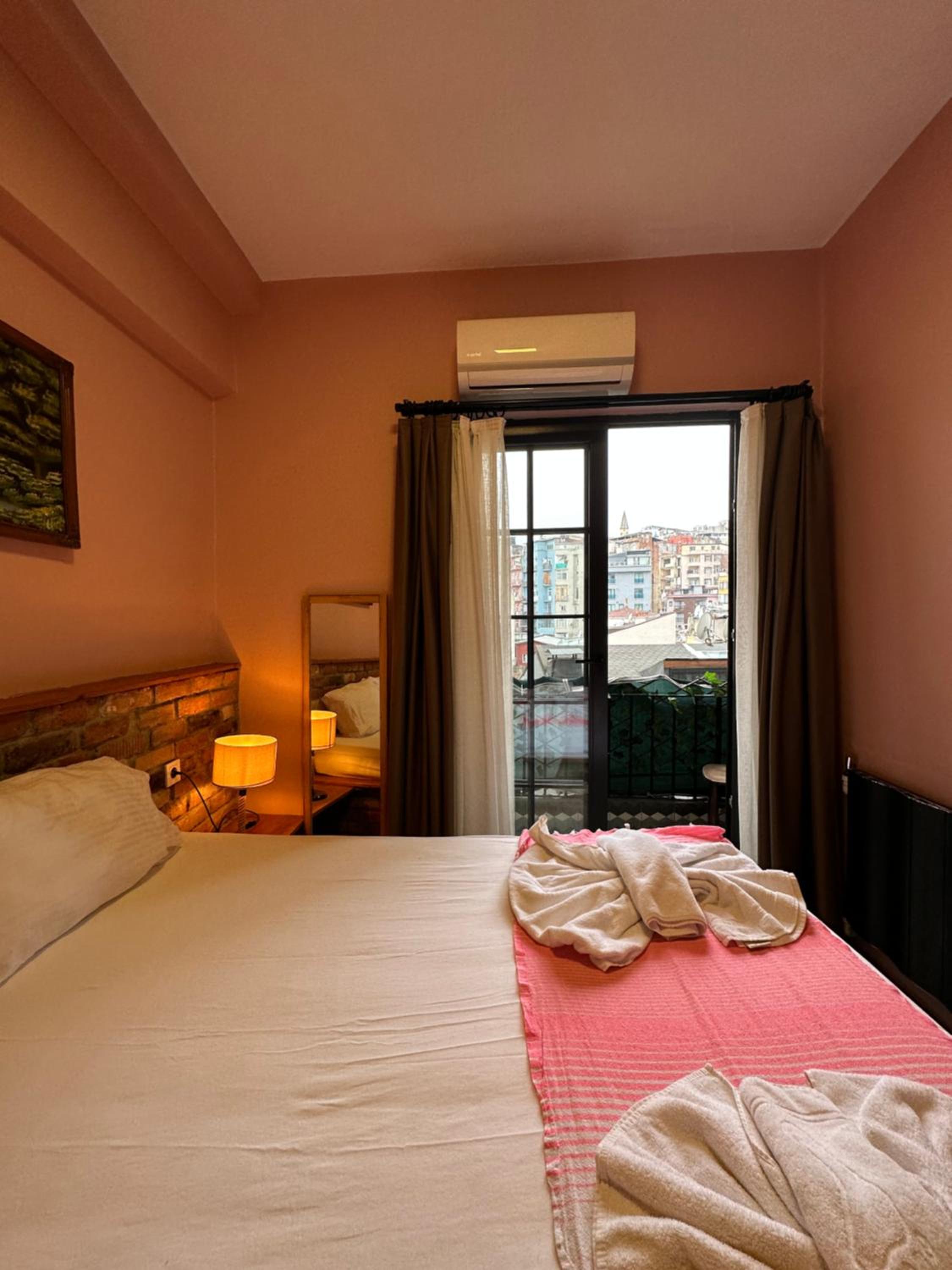 Double Room with Shared Bathroom photo 1
