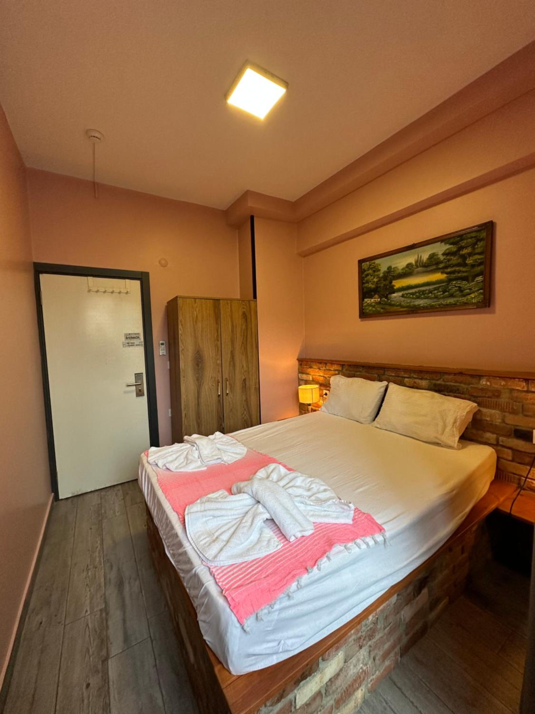 Double Room with Shared Bathroom photo 3