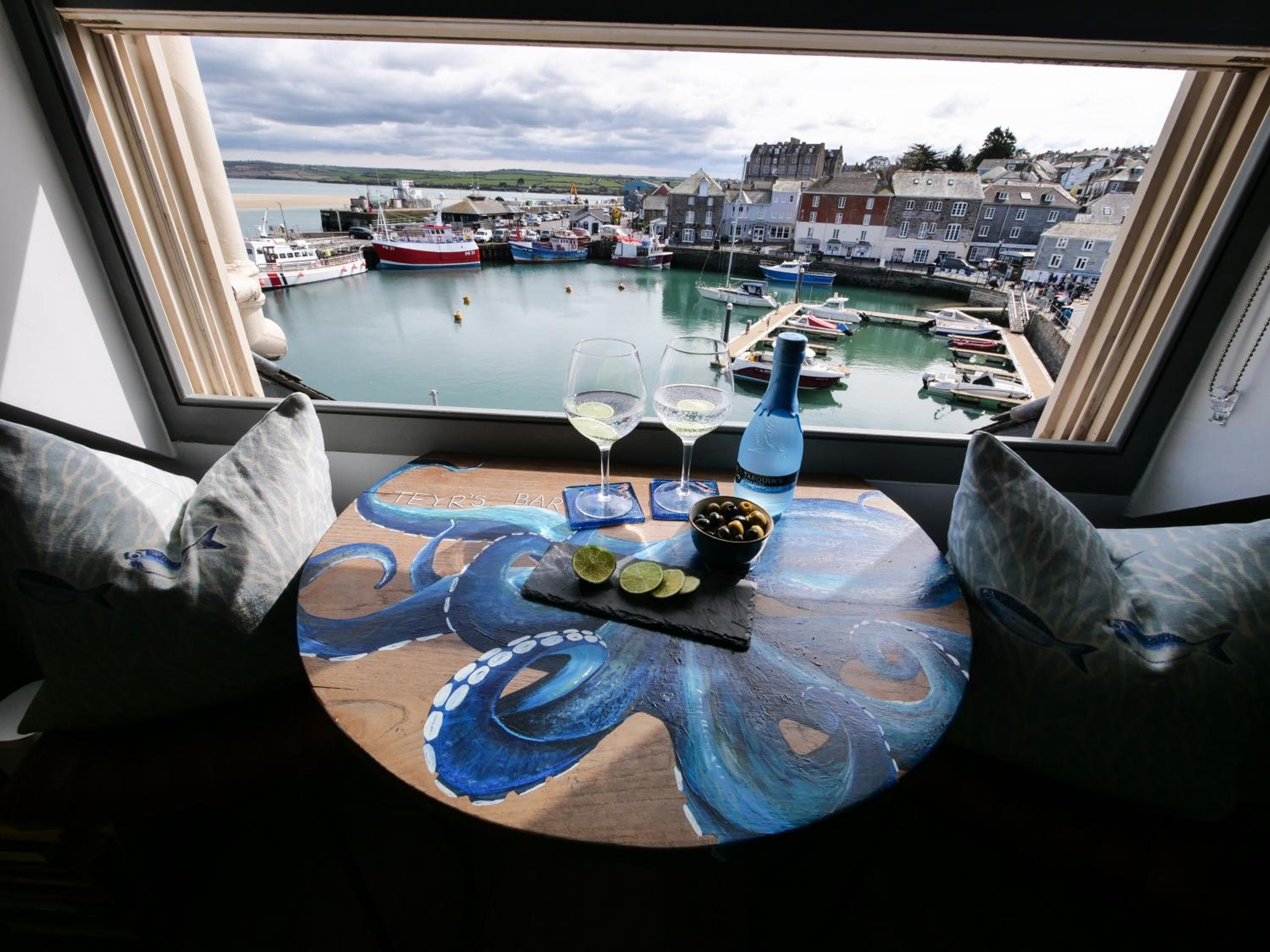Penthouse Apartment photo 2