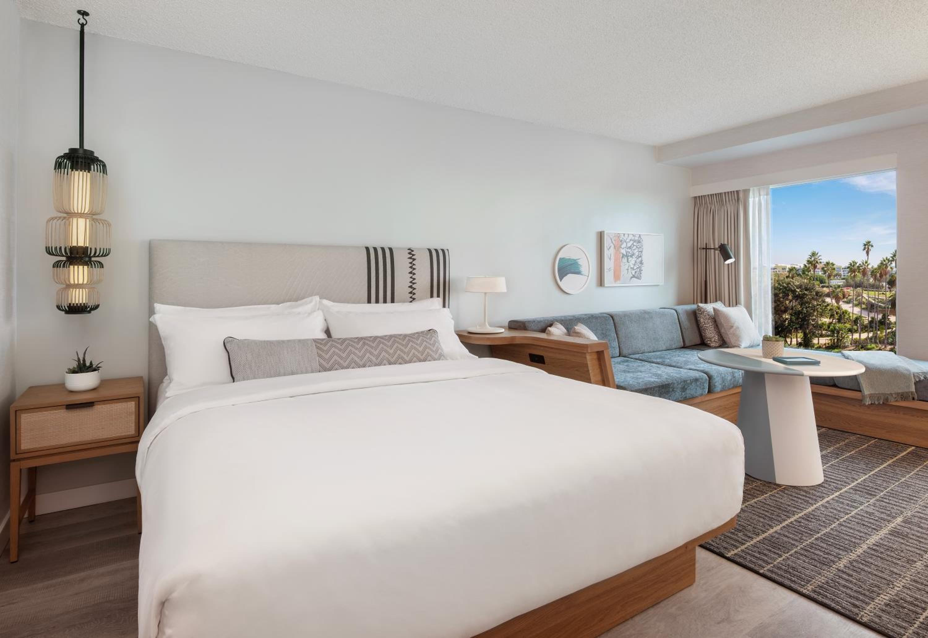 Standard King Room with One King Bed (Non Smoking)