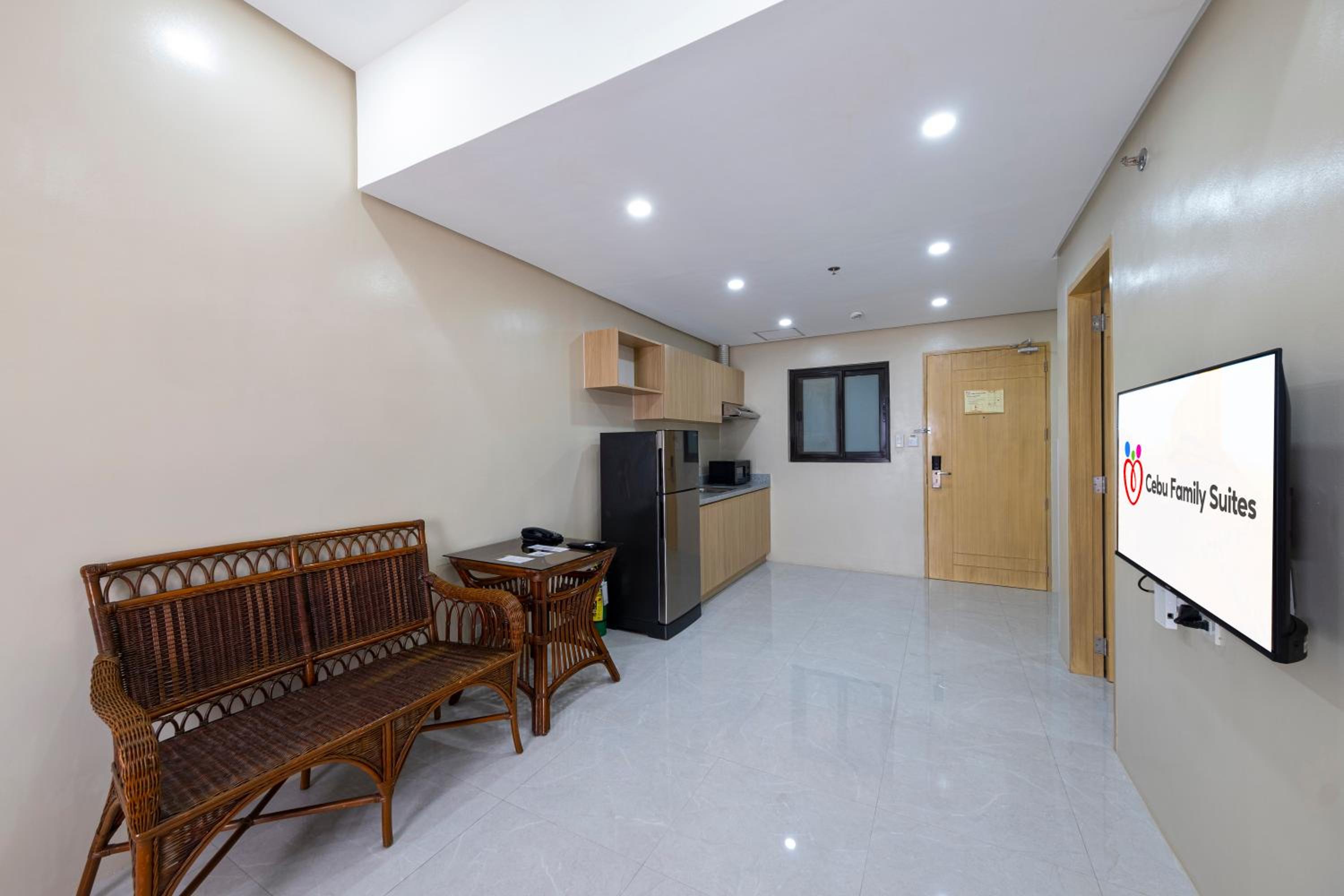 Executive Suite - Photo 3