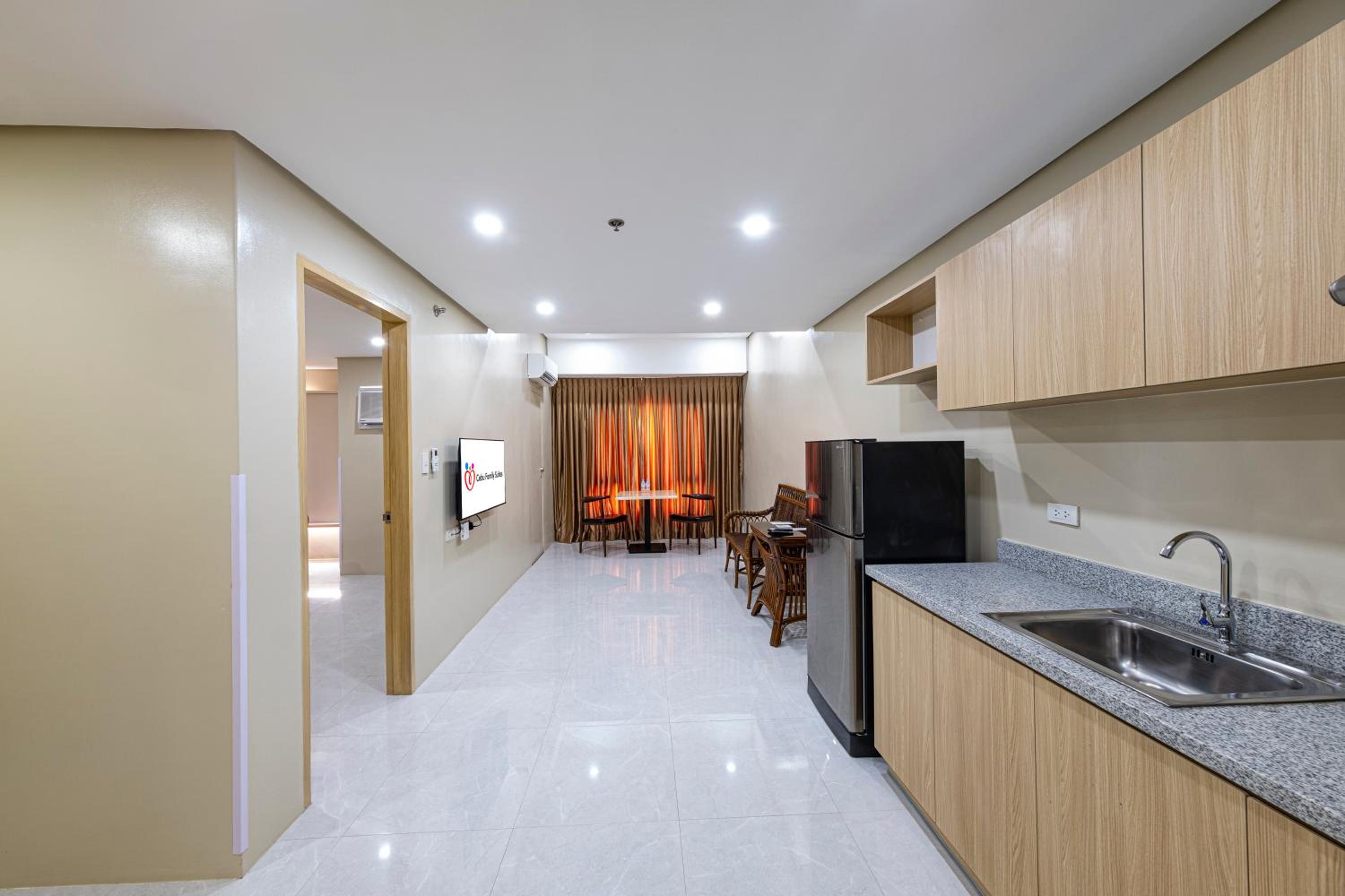 Executive Suite - Photo 6
