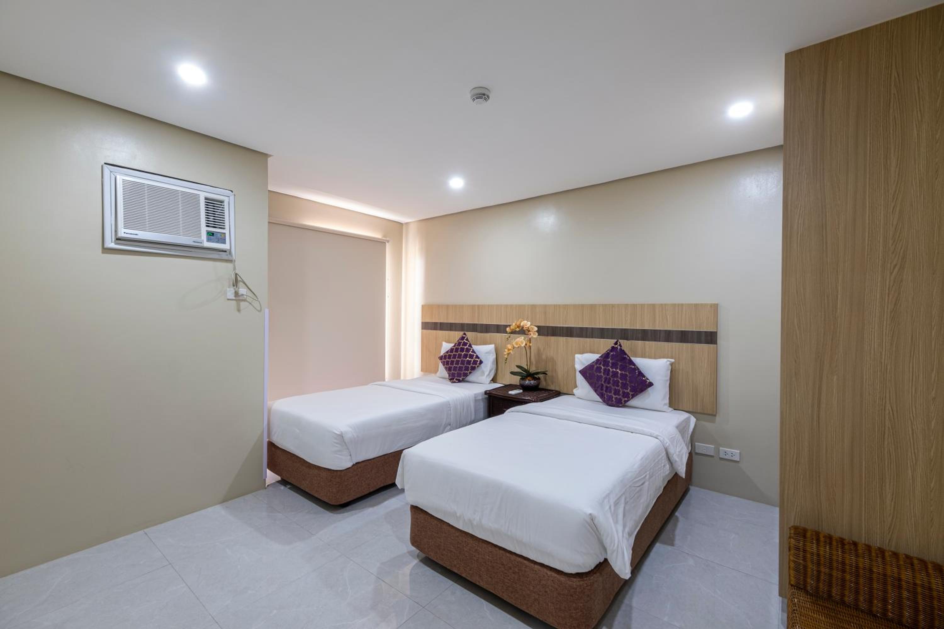 Executive Suite - Photo 5