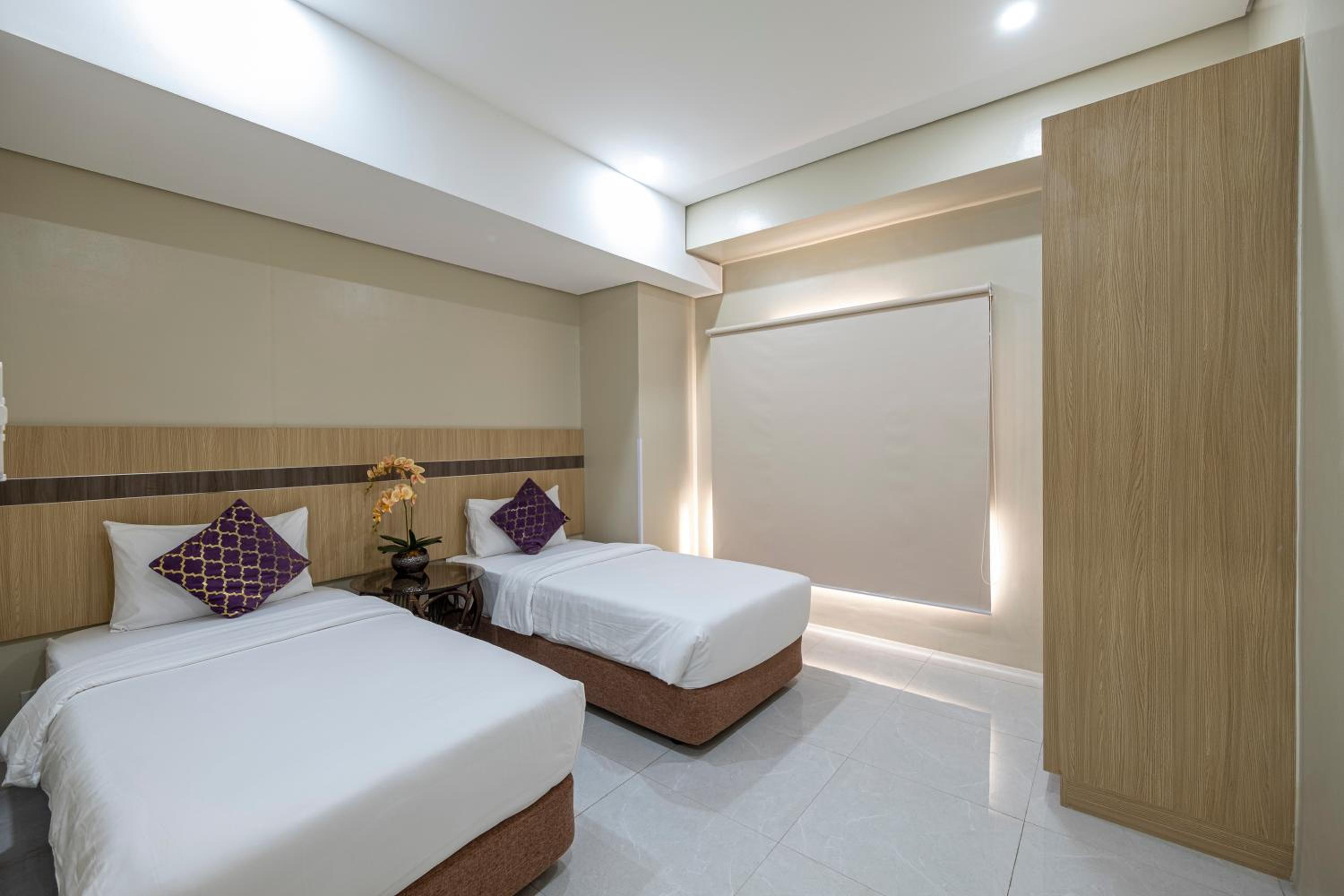Family Suite with Balcony - Photo 5