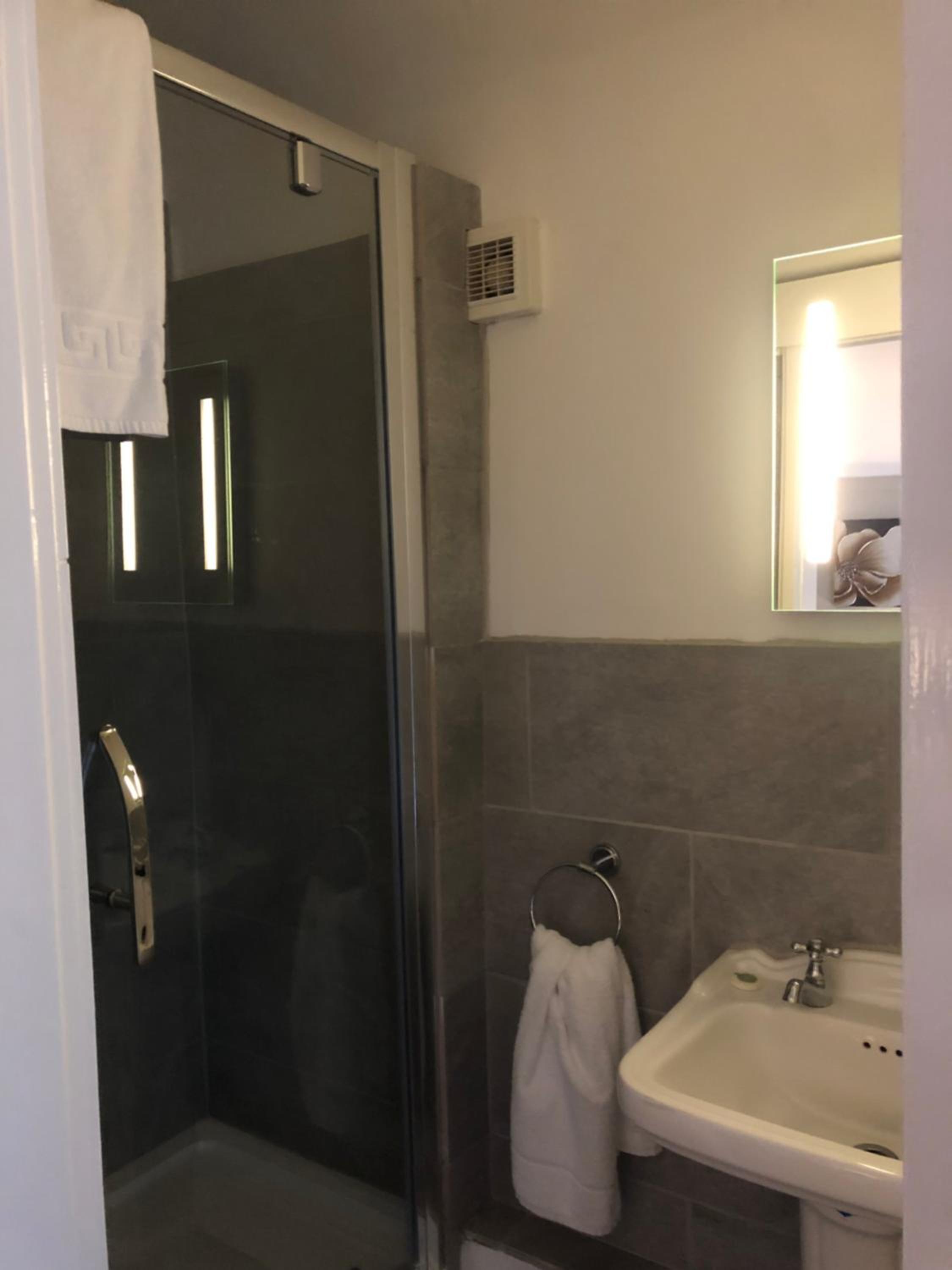 Twin Room with Bathroom photo 3