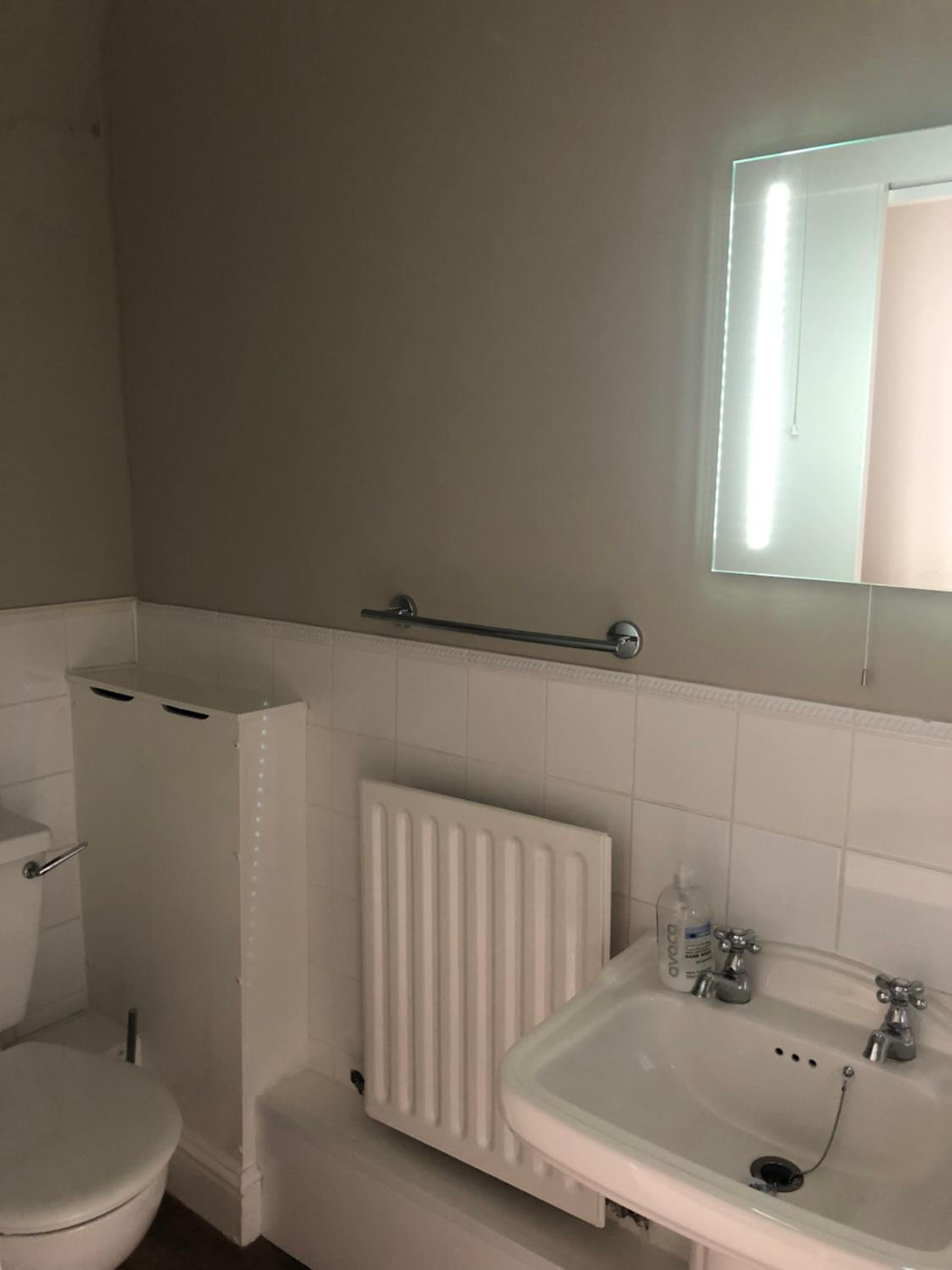 Single Room with Bathroom photo 3