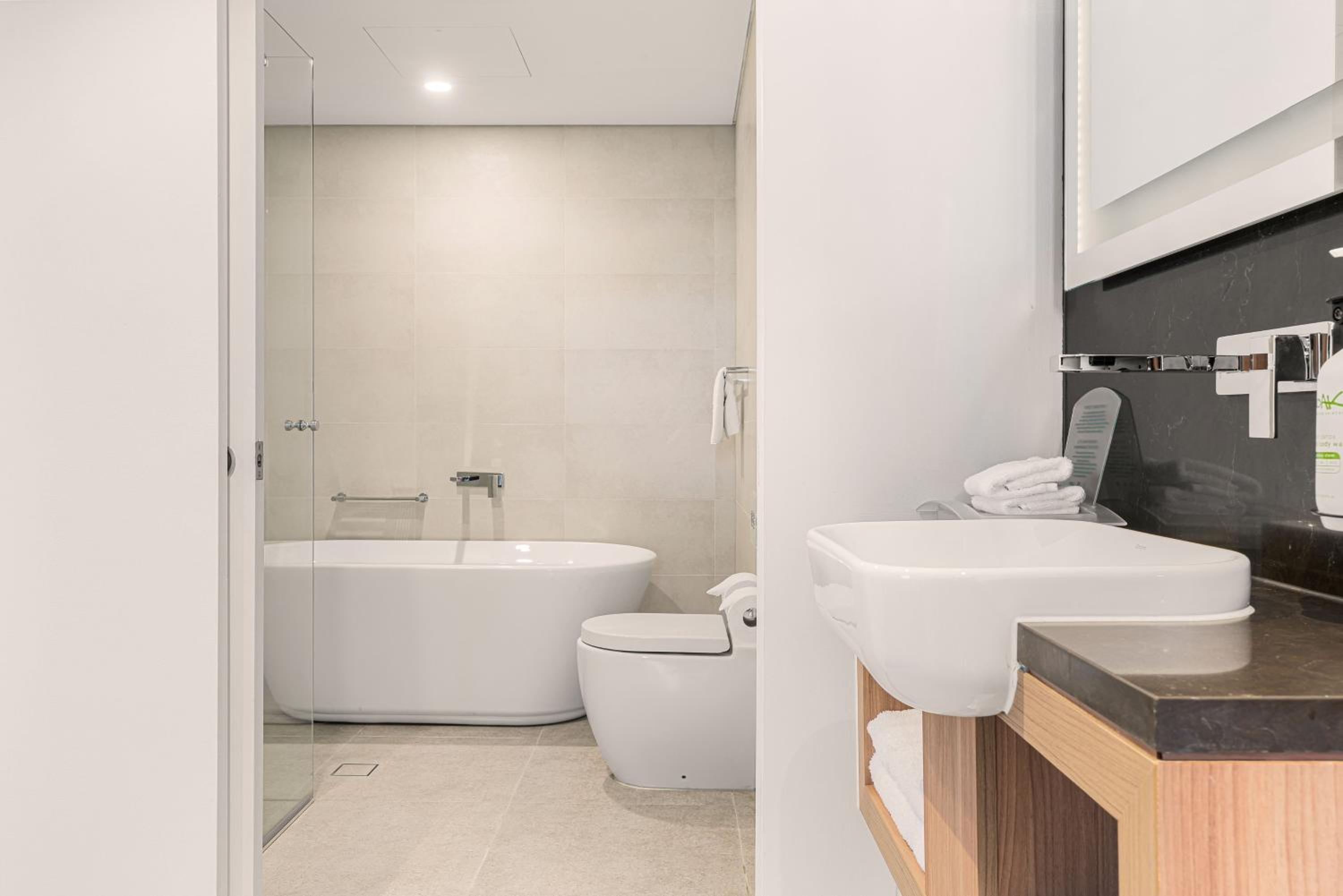 Executive Suite - Photo 3