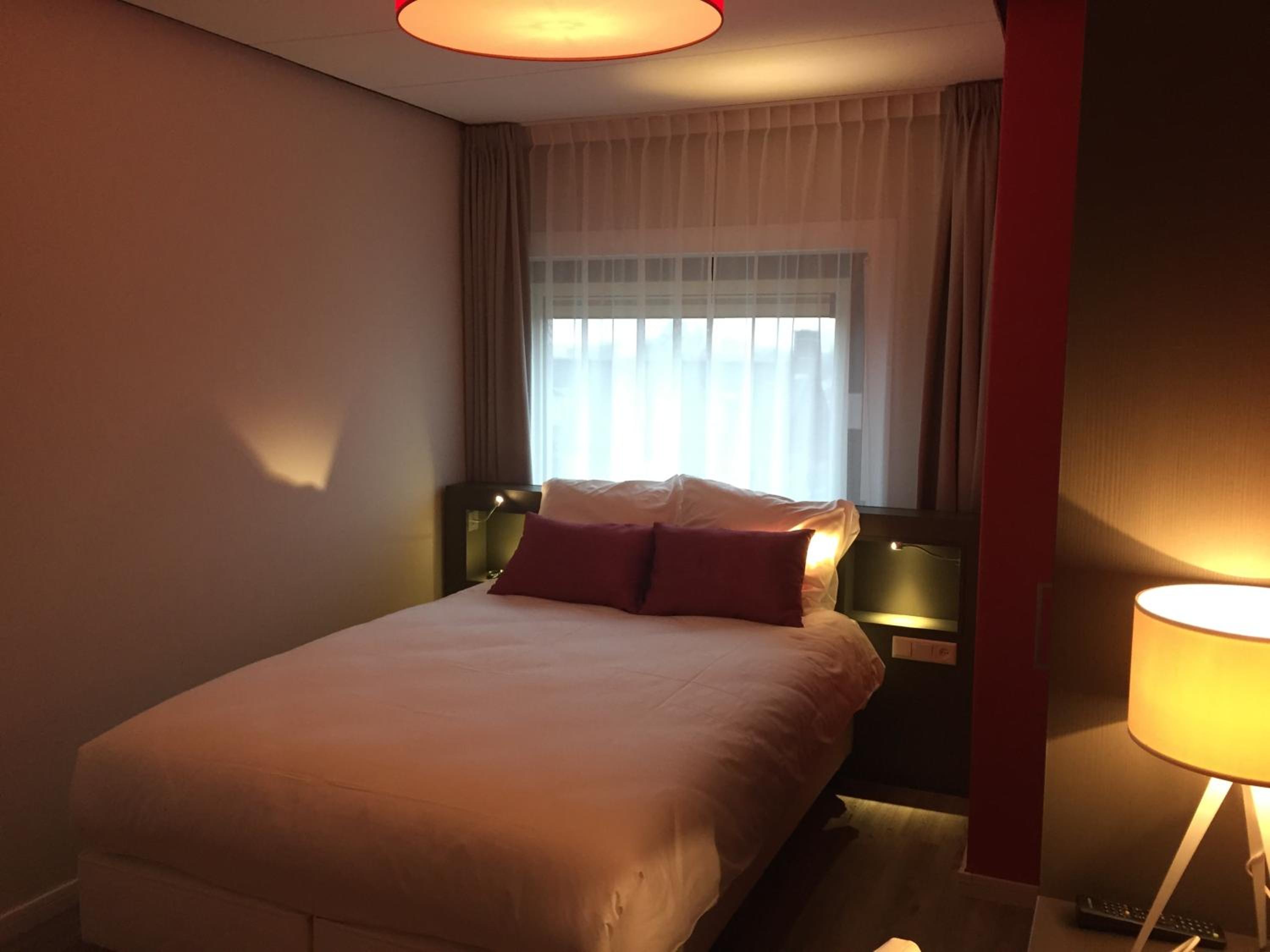 Budget Small Room photo 3