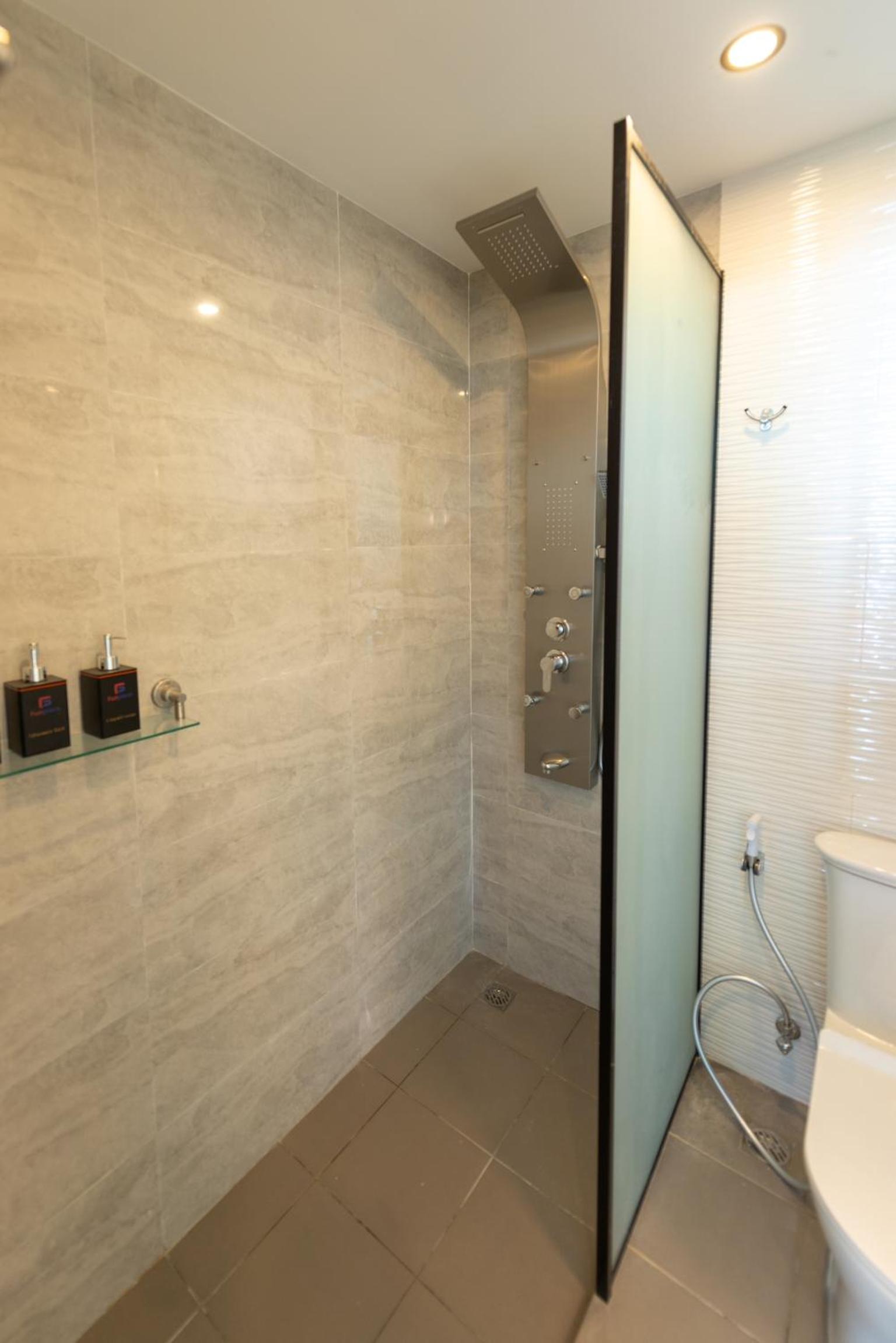 Double Room with Balcony - Photo 4