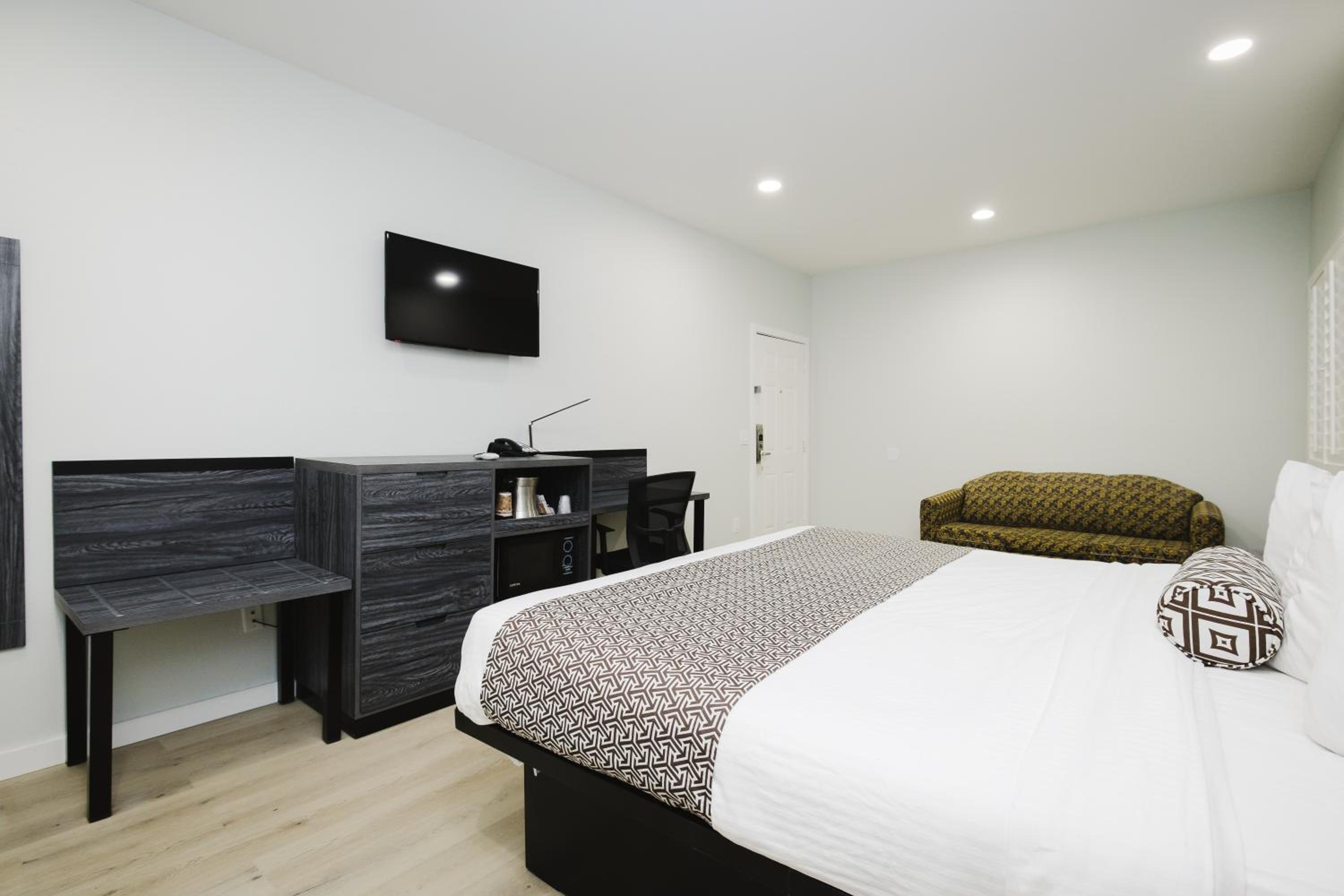 King Room with Kitchenette - Photo 21