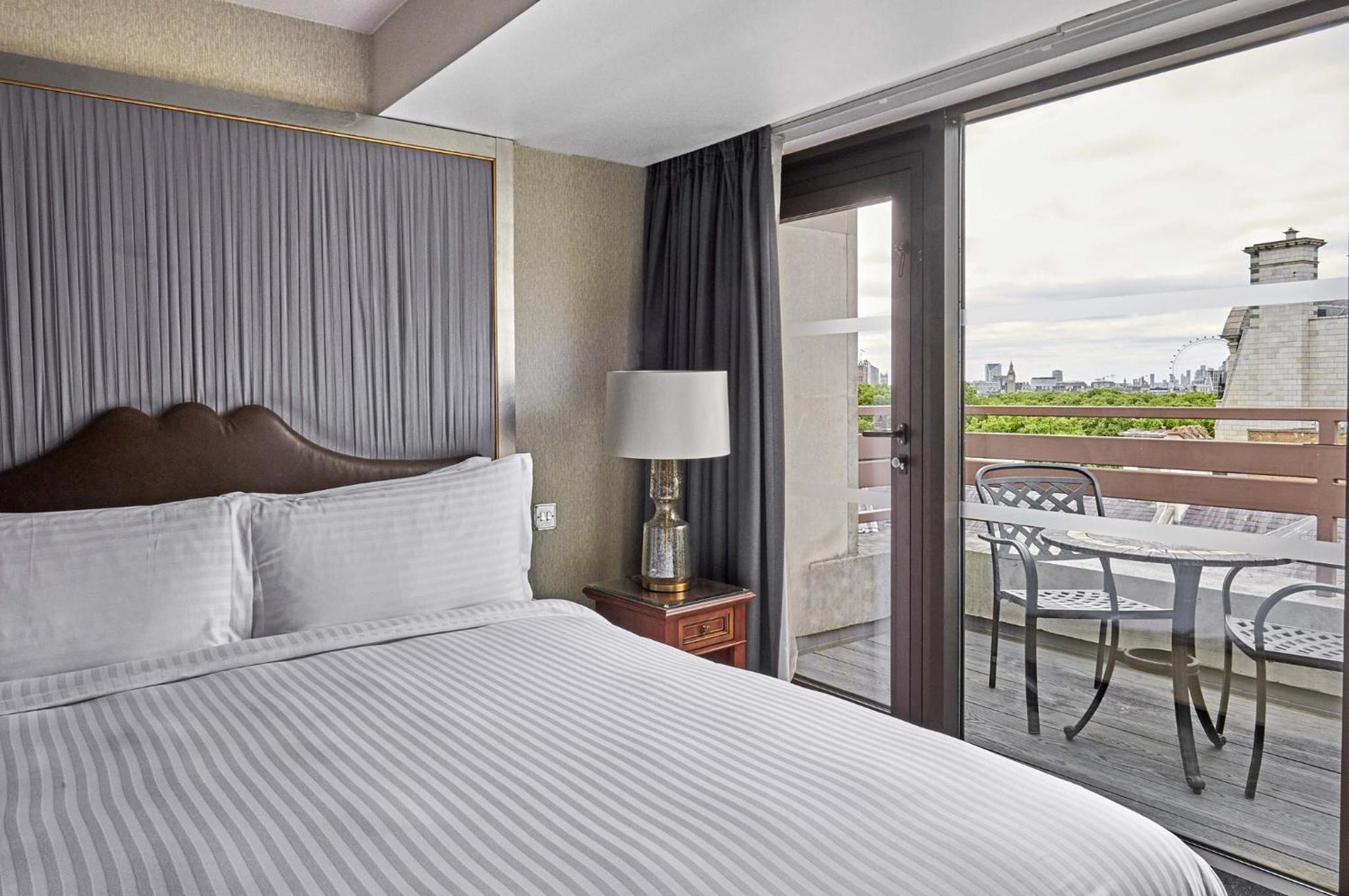 One-Bedroom Suite with Balcony photo 1