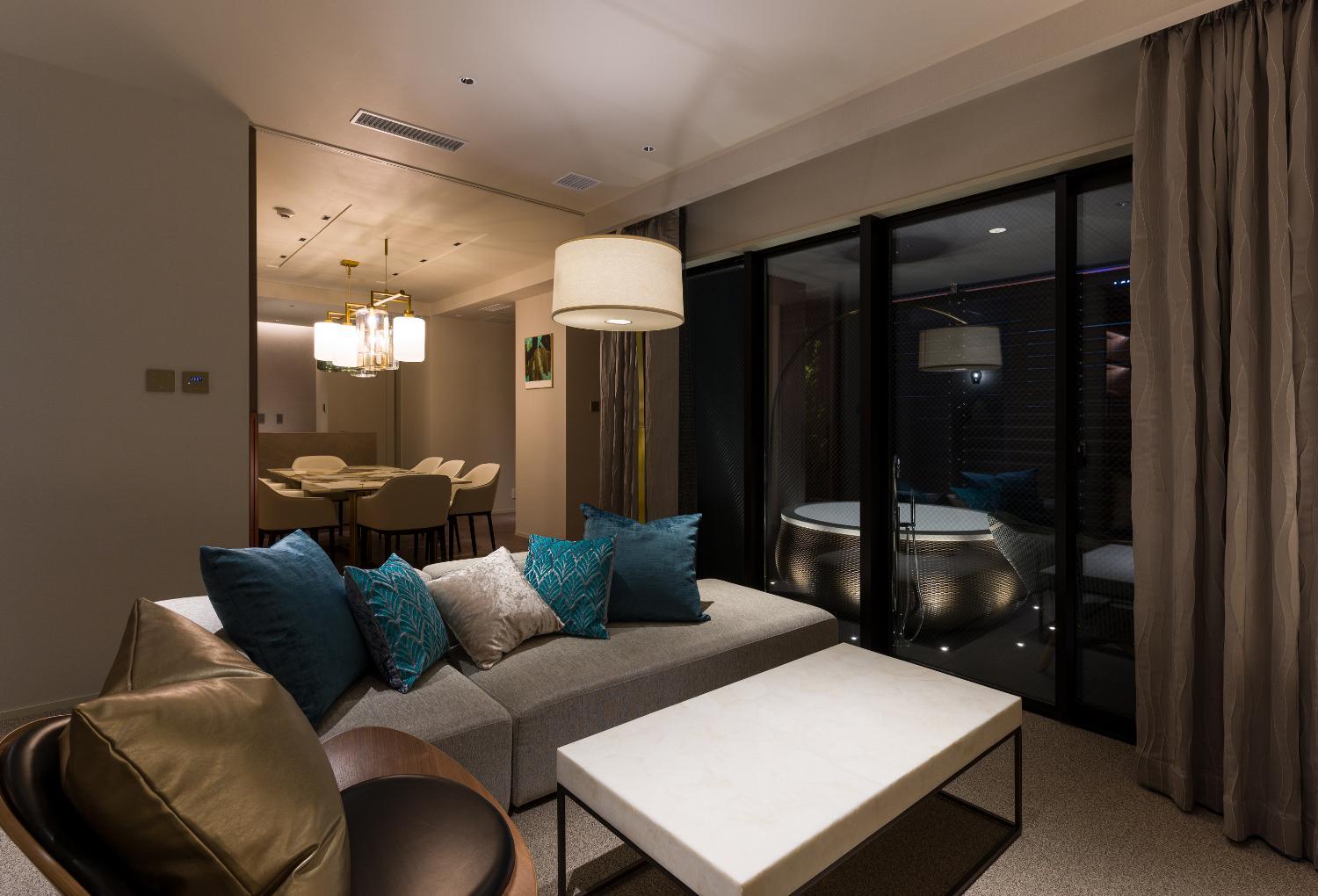 King Suite with Balcony photo 3