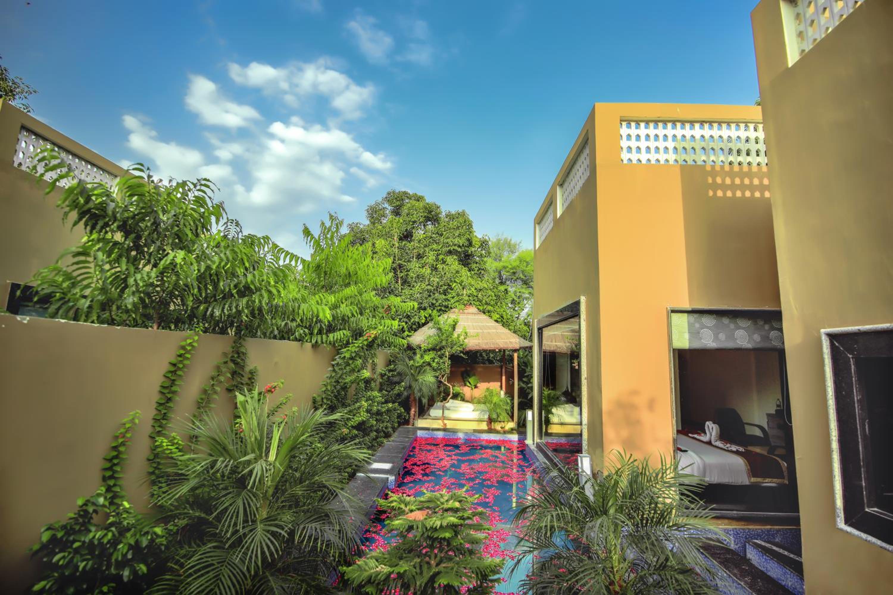 Exotic Villa with Plunge Pool, Jacuzzi and Private Sit Out - Photo 10