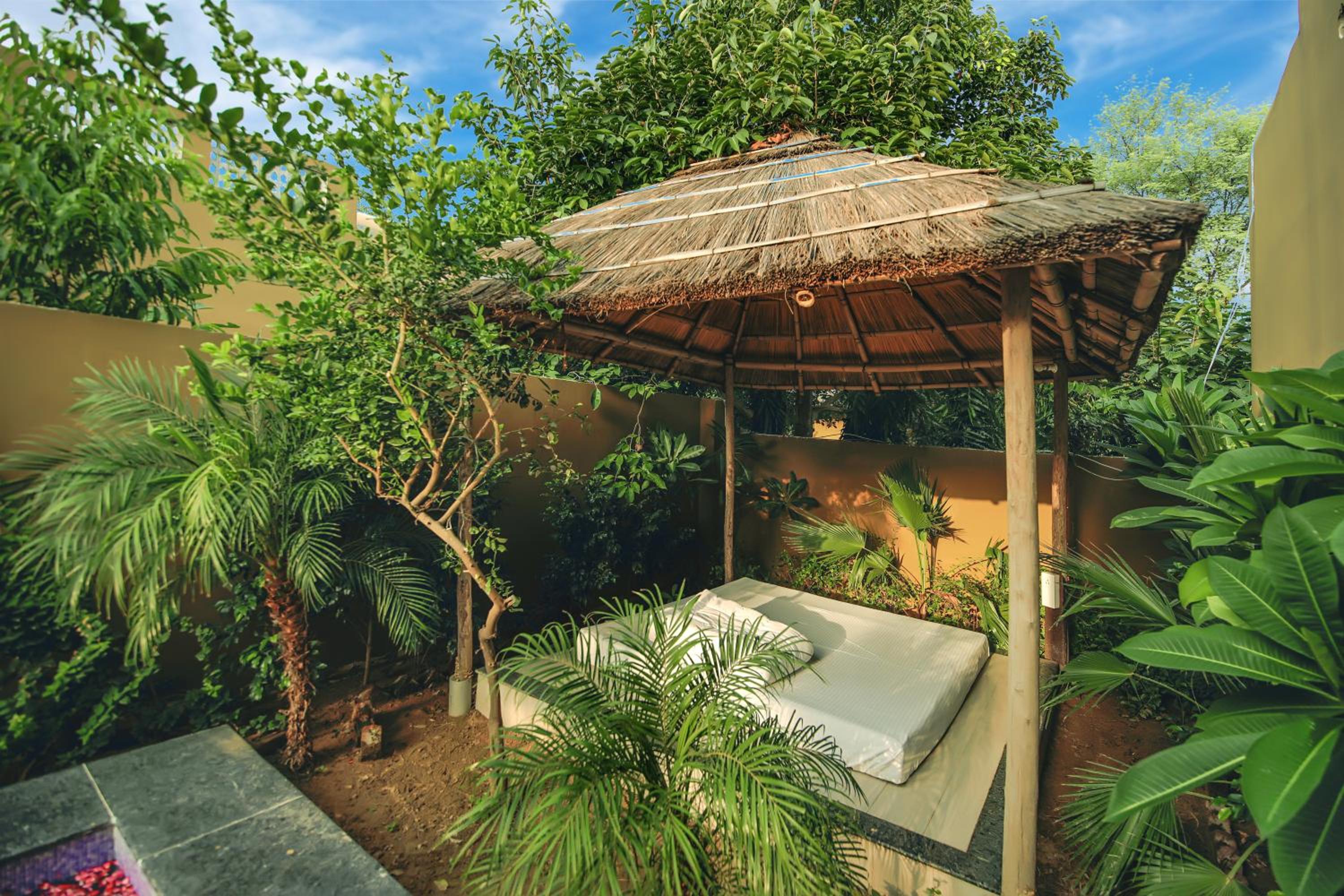 Exotic Villa with Plunge Pool, Jacuzzi and Private Sit Out - Photo 7