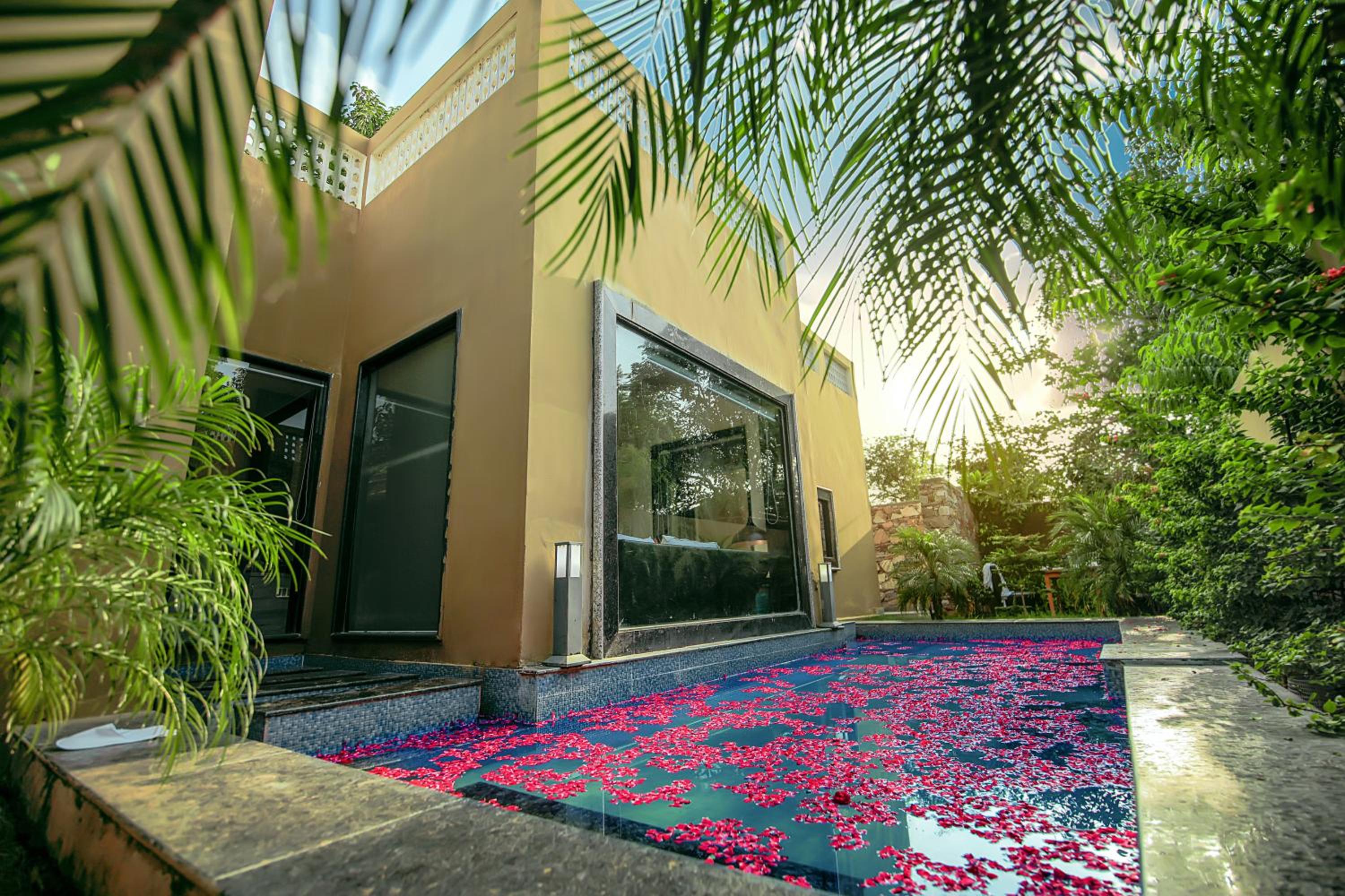 Exotic Villa with Plunge Pool, Jacuzzi and Private Sit Out - Photo 8