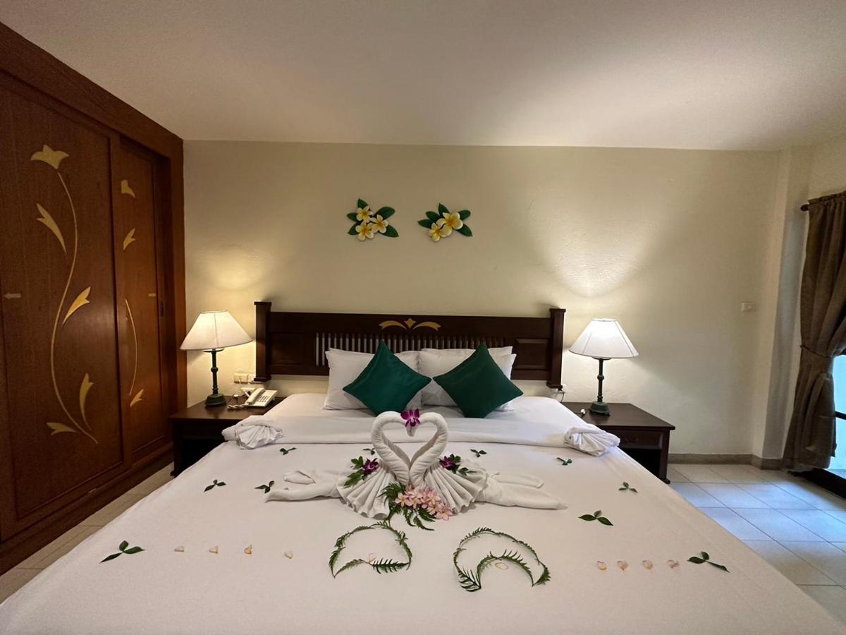 Deluxe Double or Twin Room with Pool View - Photo 3