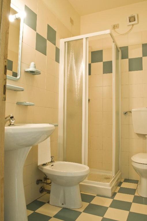 Double or Twin Room - Photo 2