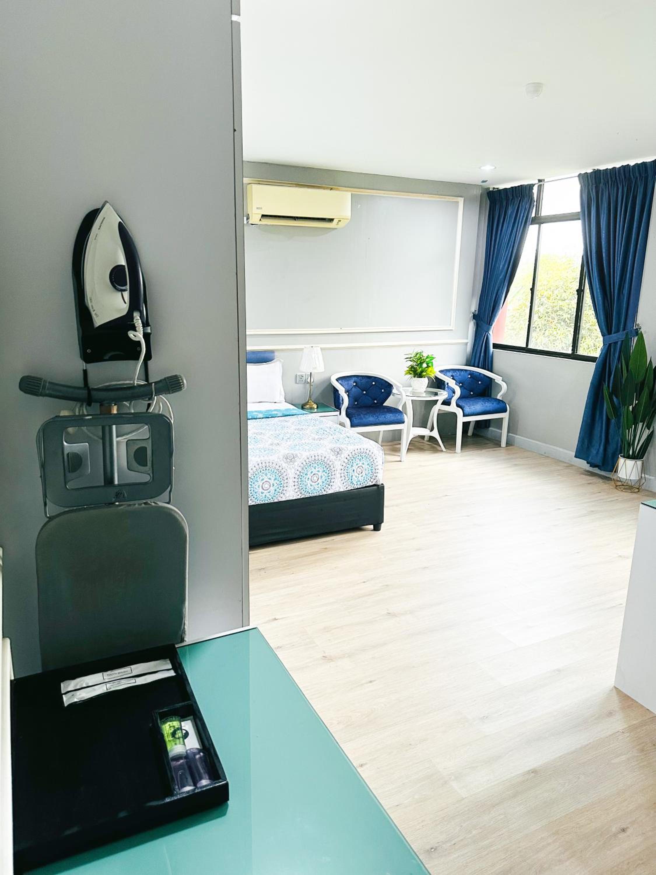Deluxe Queen Room