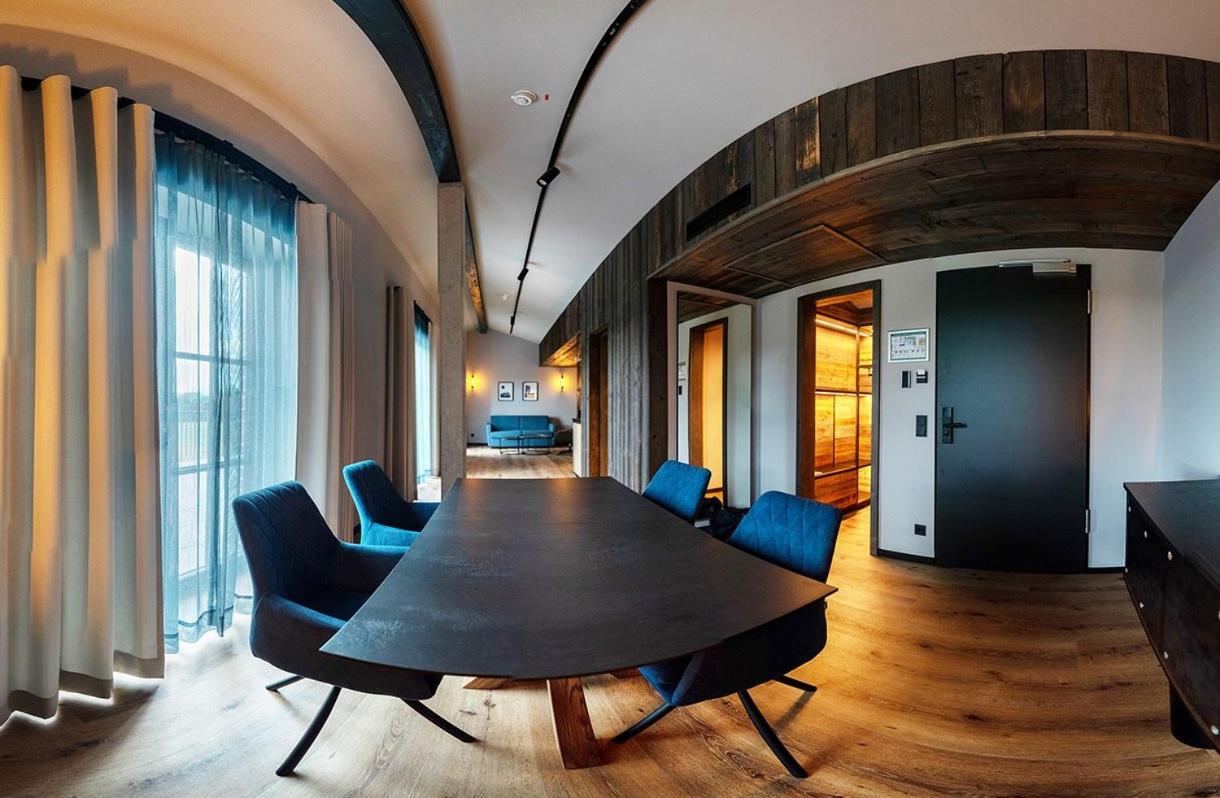 Studio with Balcony - Photo 3