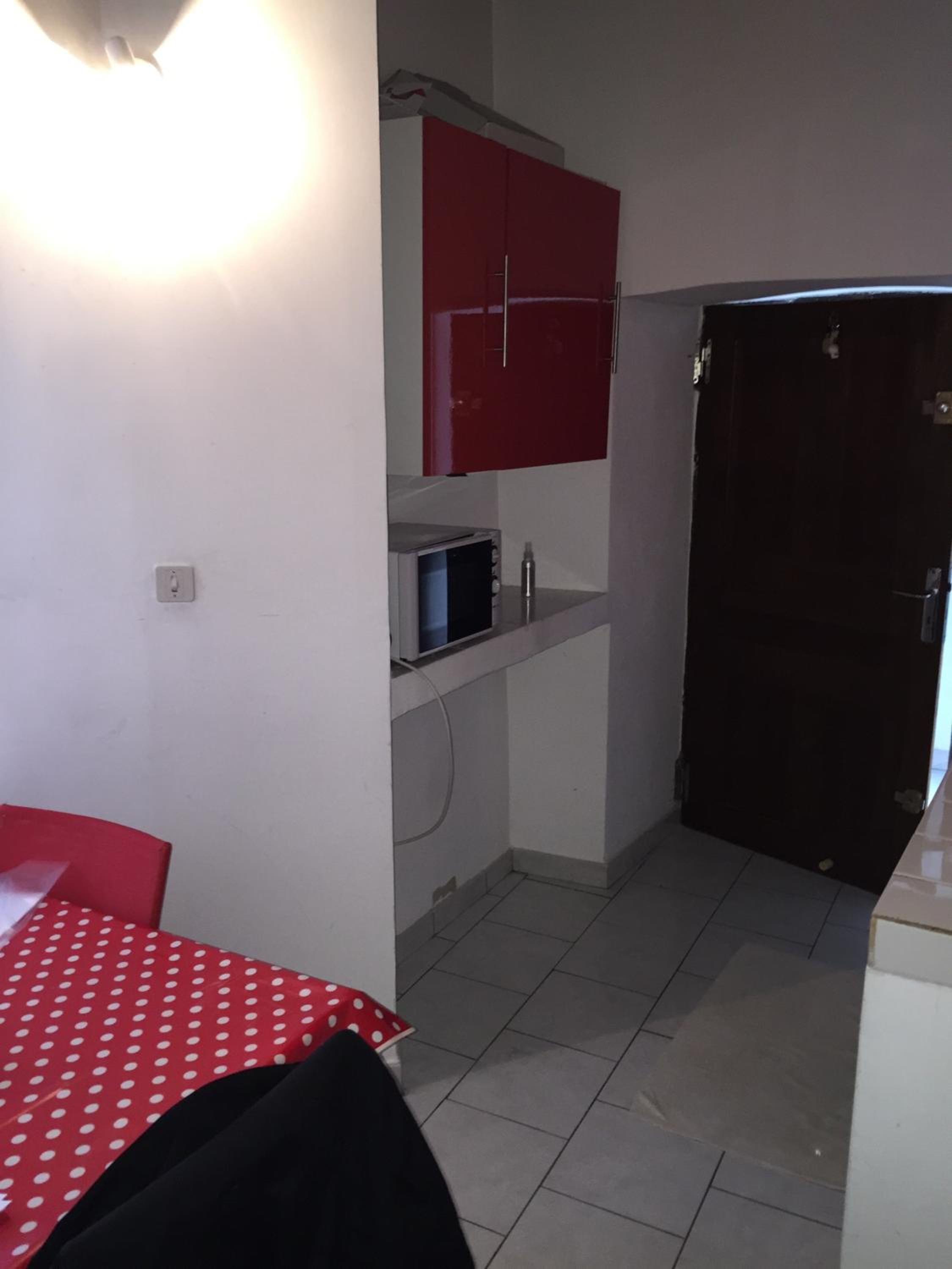 Studio Apartment - Photo 4