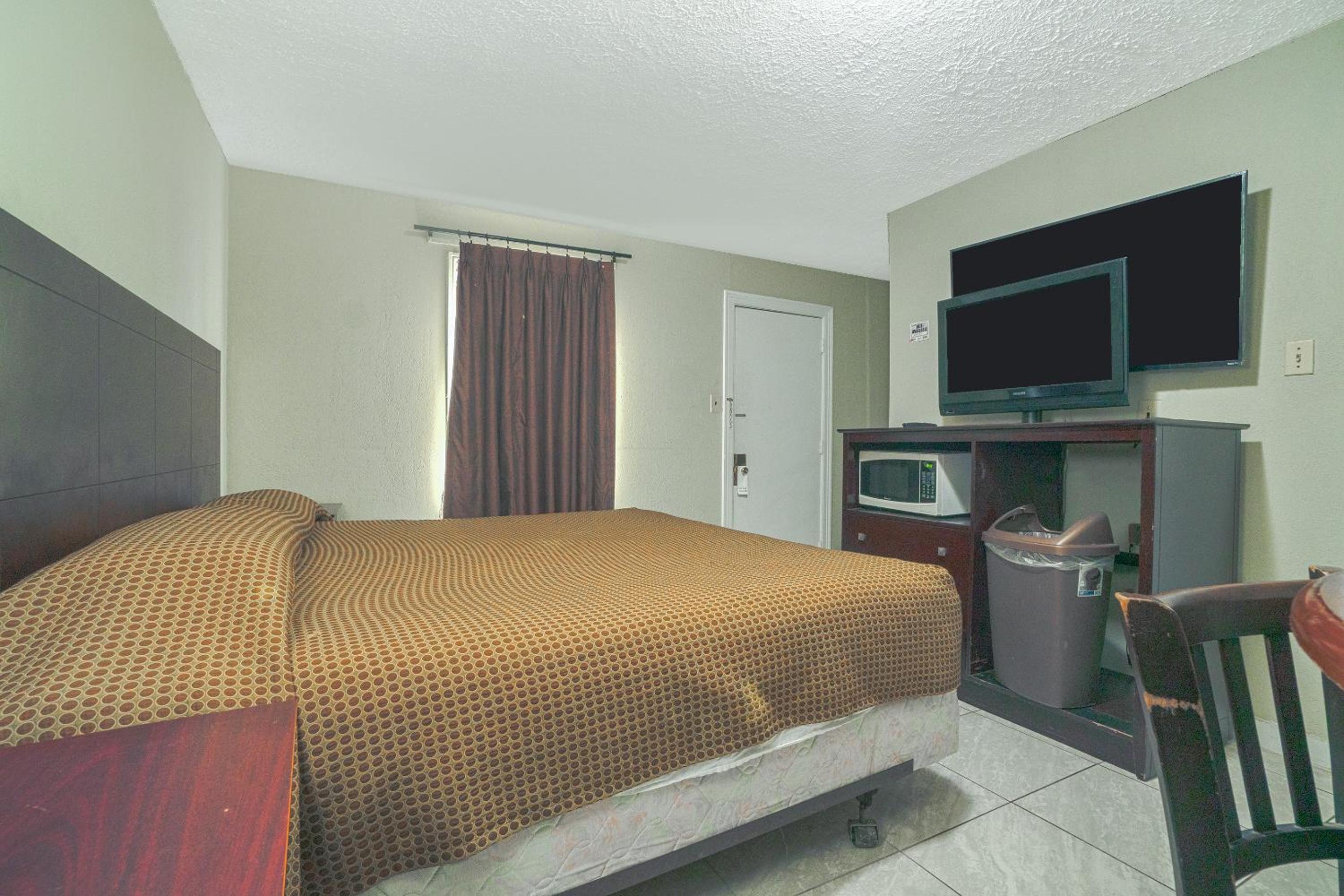 King Bed Smoking photo 3