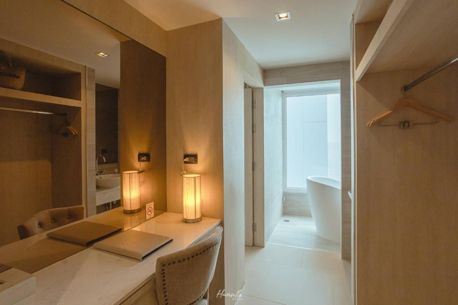 Family Suite with Balcony with Free shuttle bus to pattaya down town photo 2