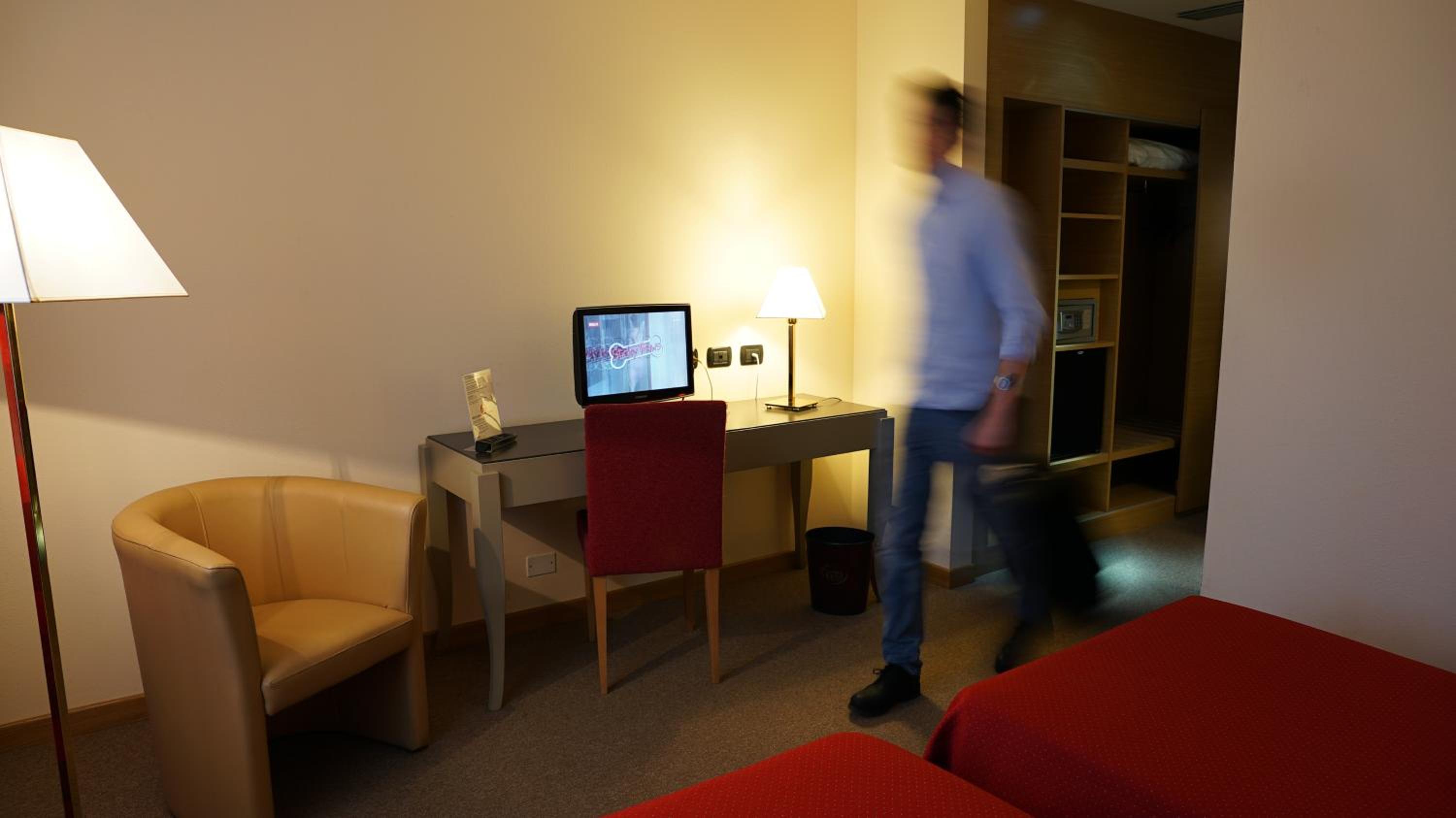 Double or Twin Room - Photo 5