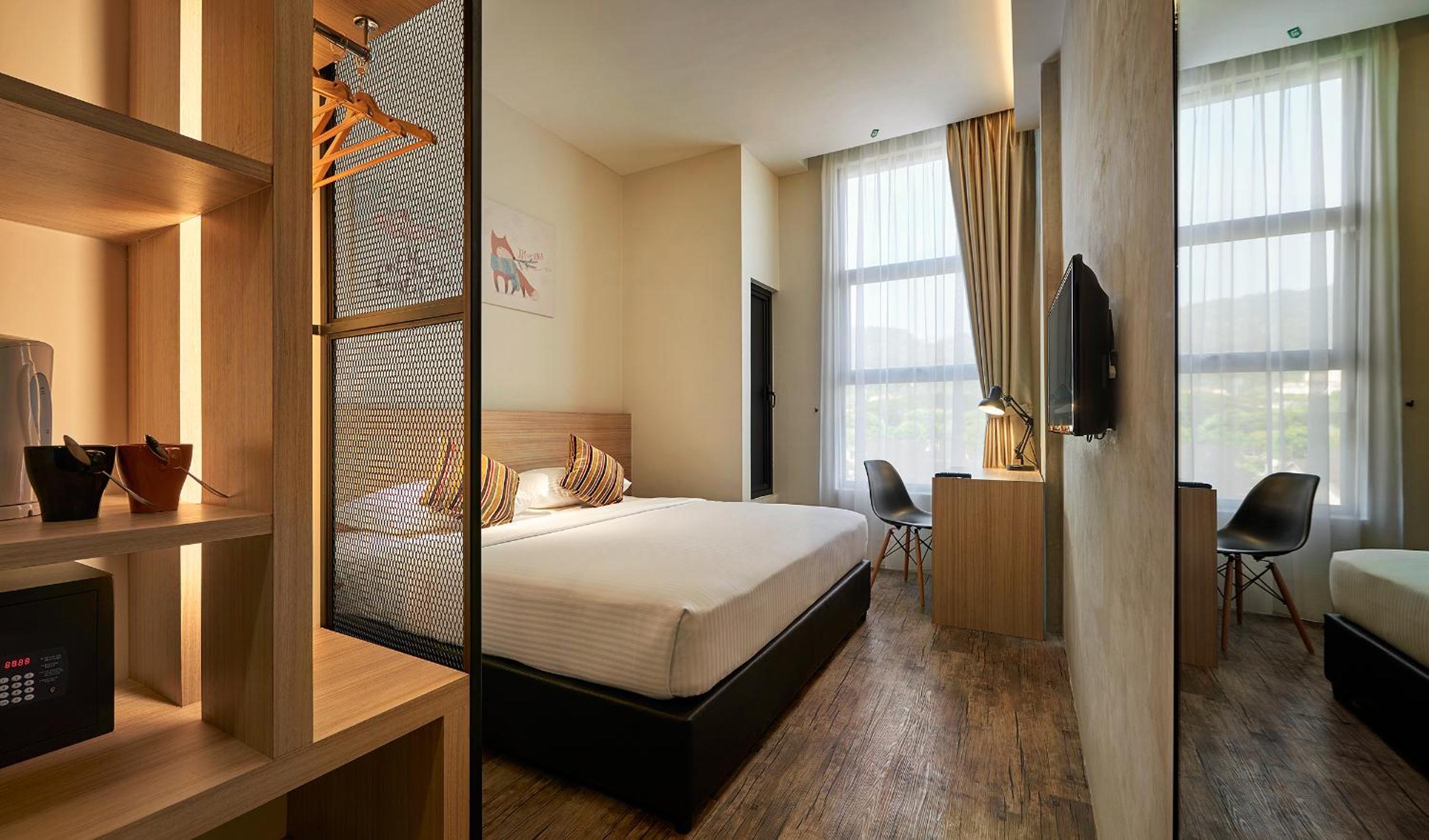 Deluxe King Room photo 2