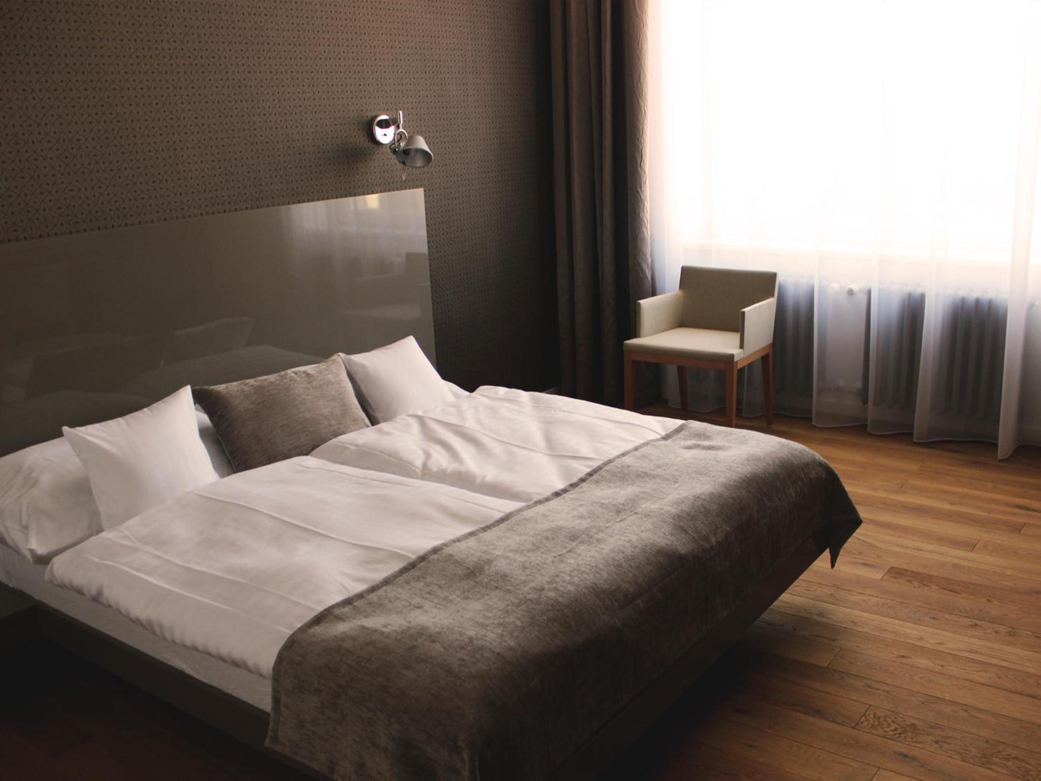 Suite - Photo 1