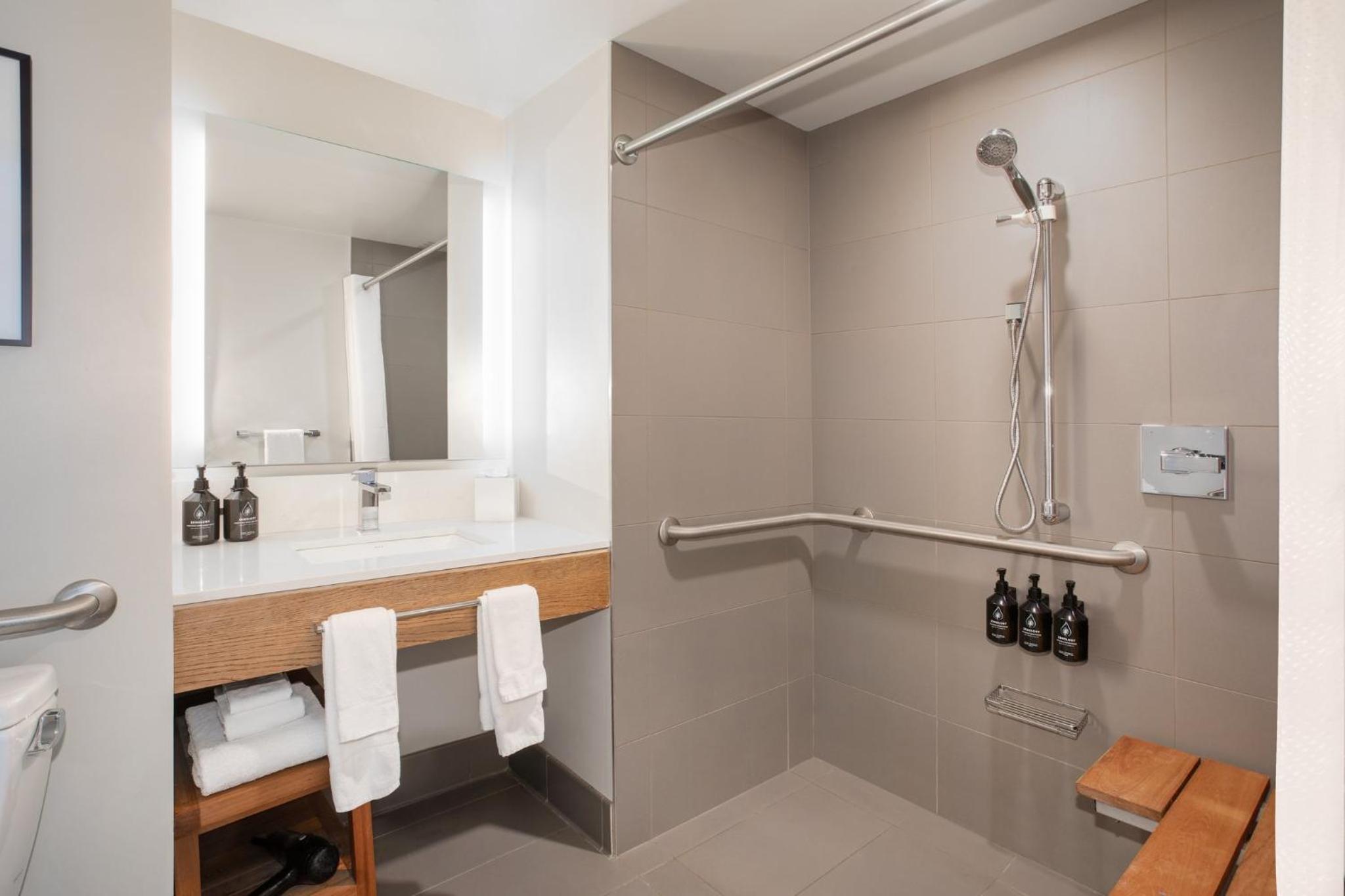 One-Bedroom Suite with Coors Field View thumbnail 5