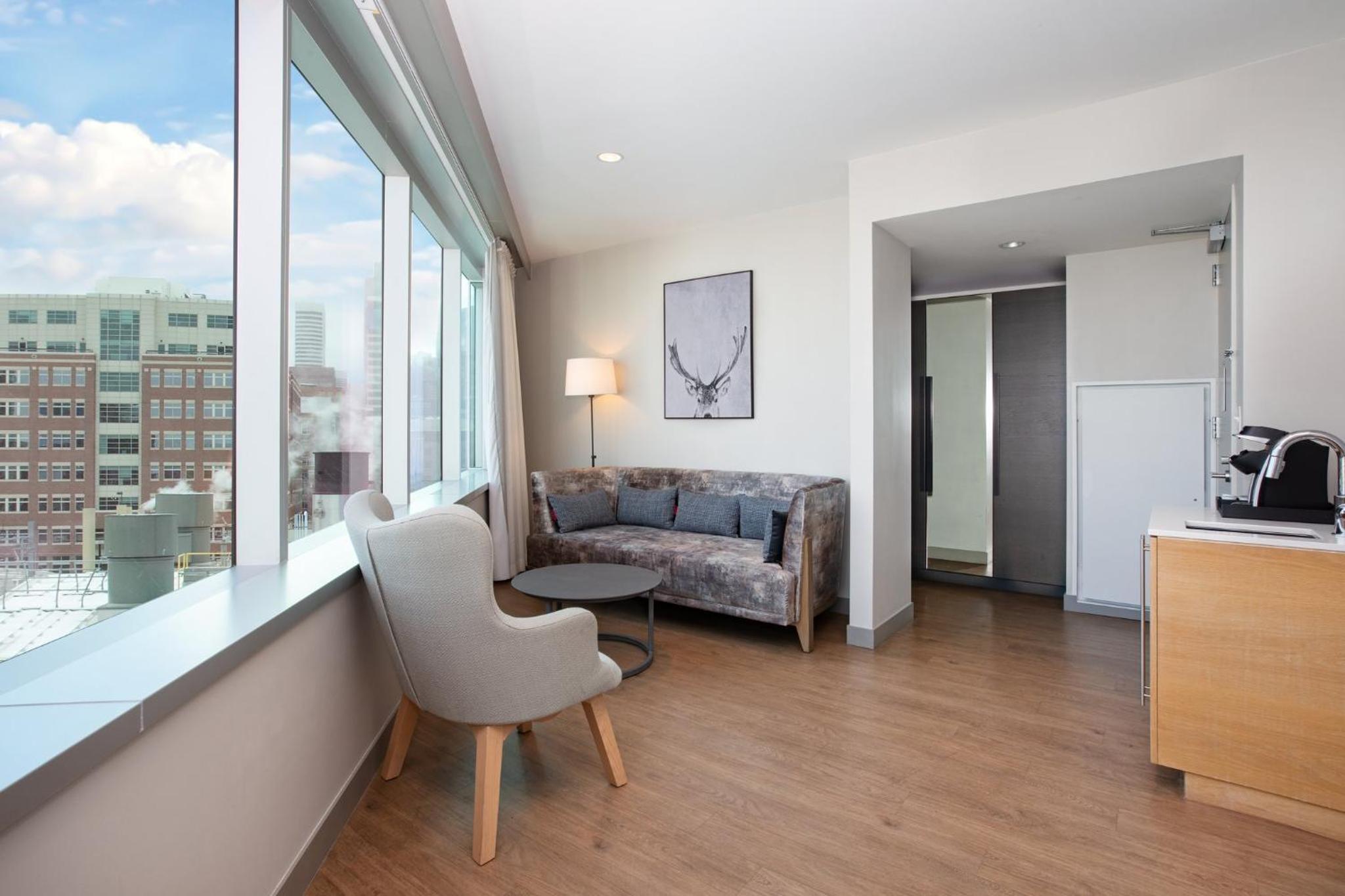 Standard King Room with Mile High View