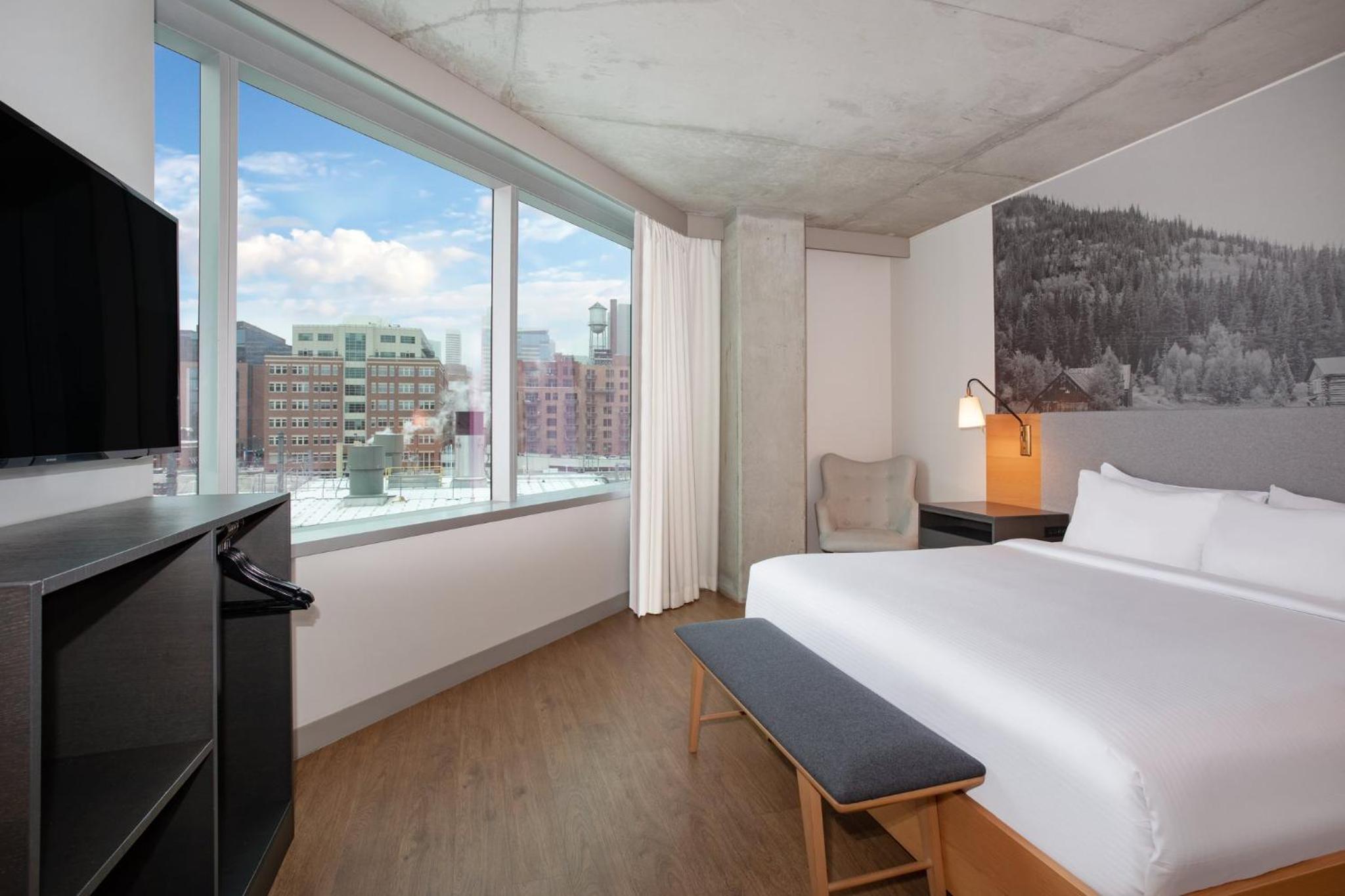 One-Bedroom Suite with Coors Field View thumbnail 6