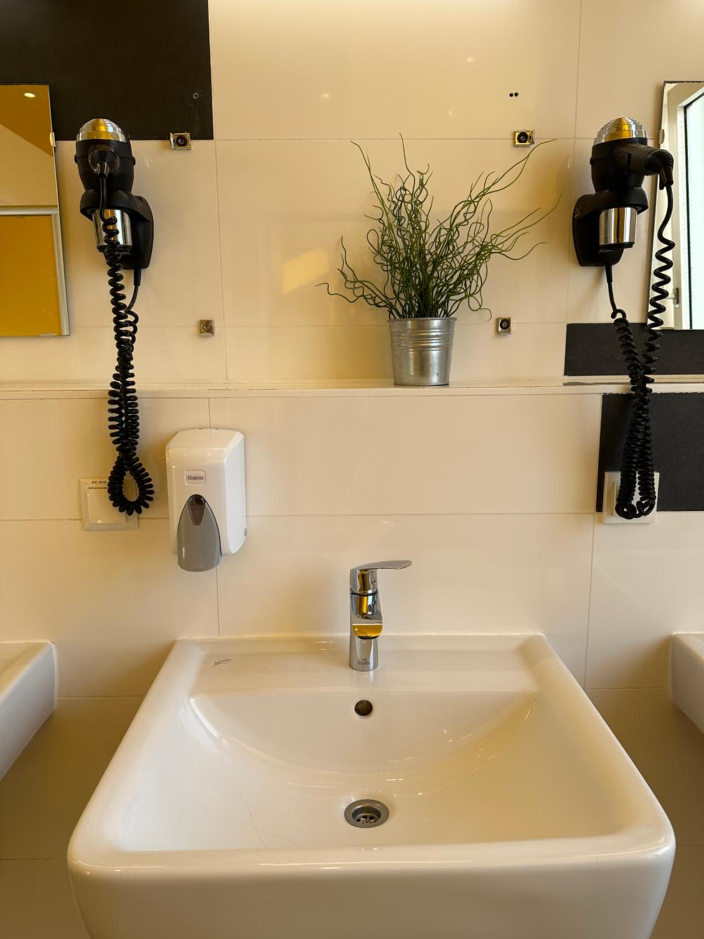 Single Room with Shared Bathroom photo 3