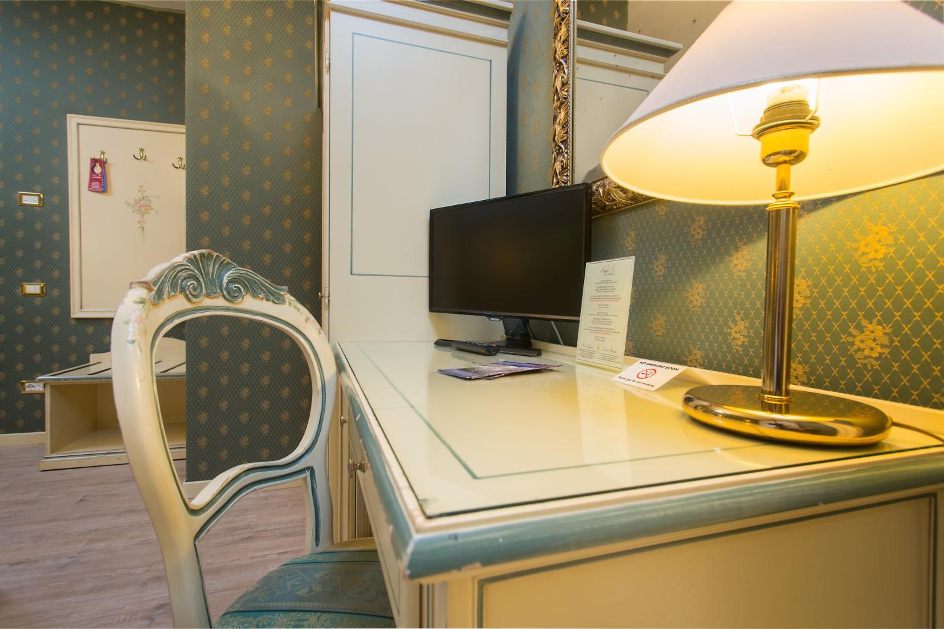 Double Room - Photo 8