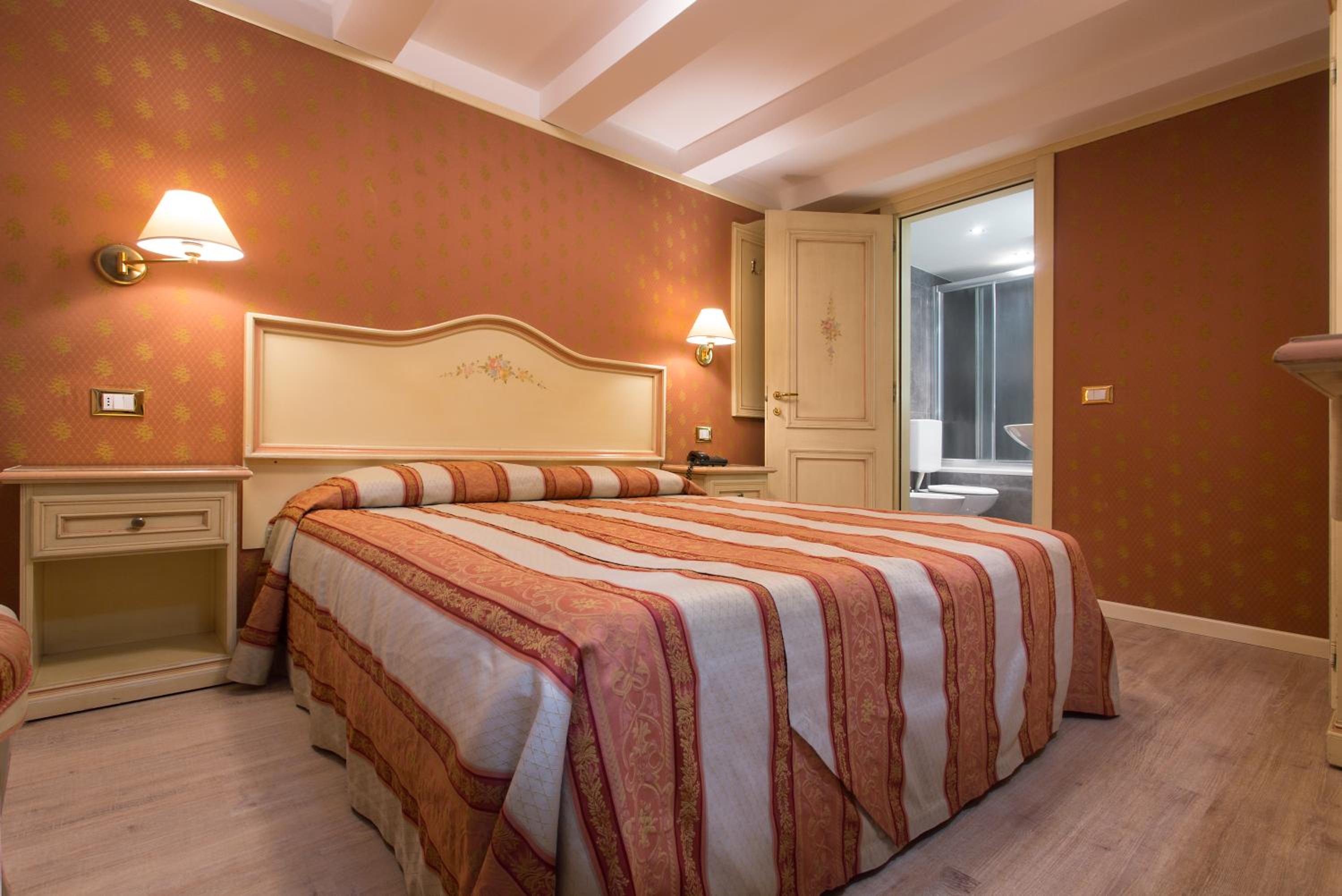 Double Room - Photo 3