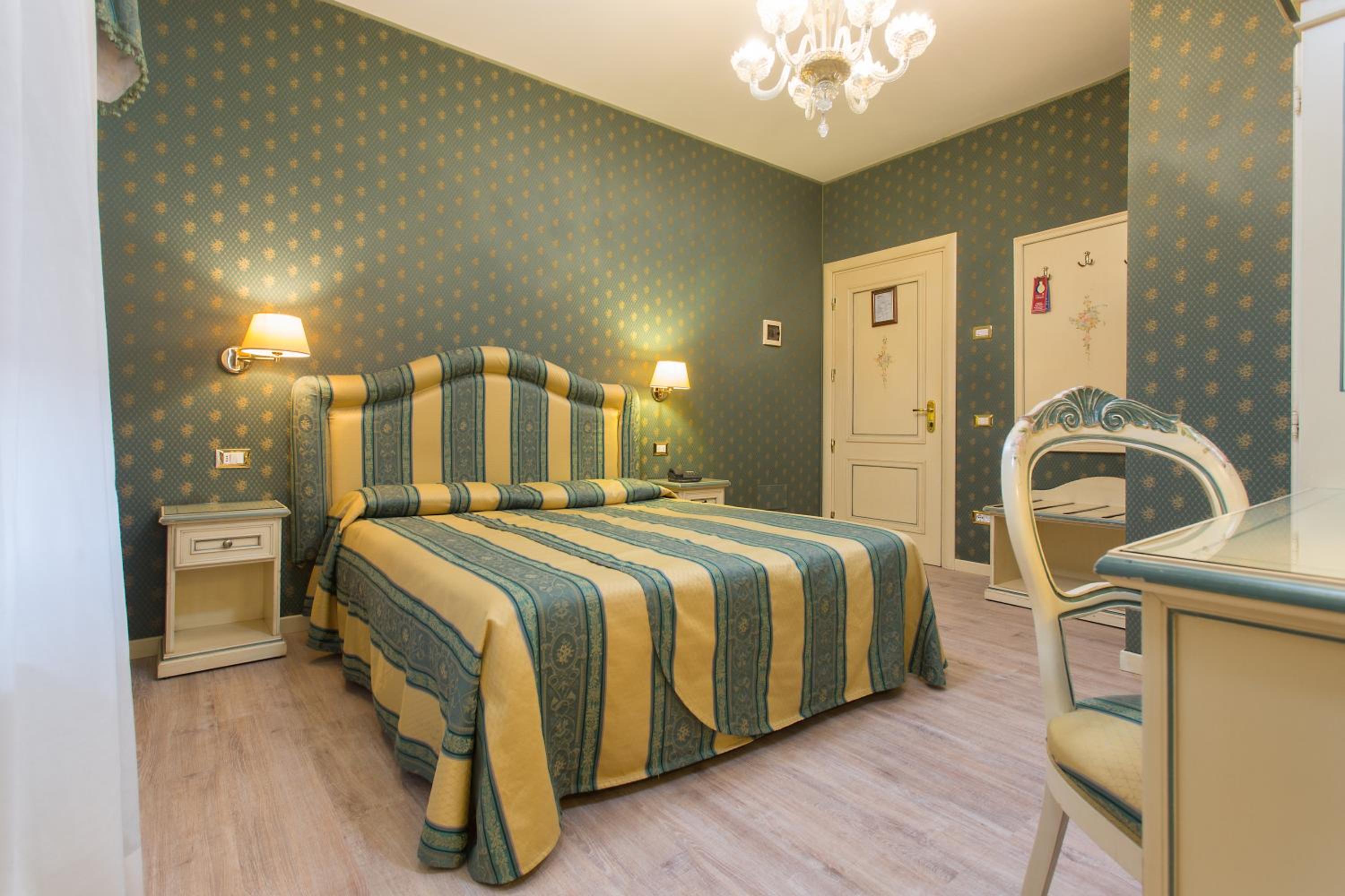 Double Room - Photo 4