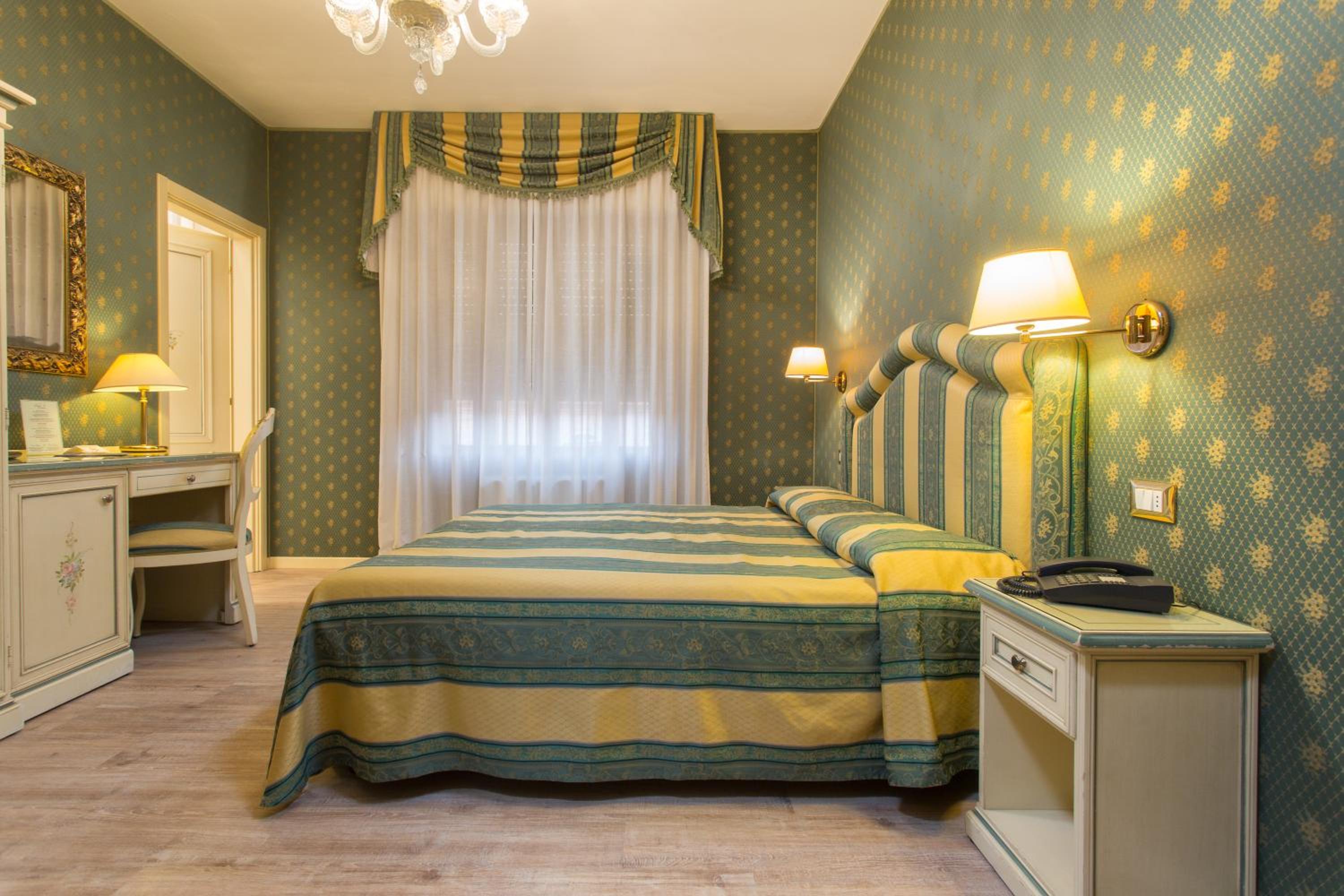 Double Room - Photo 6