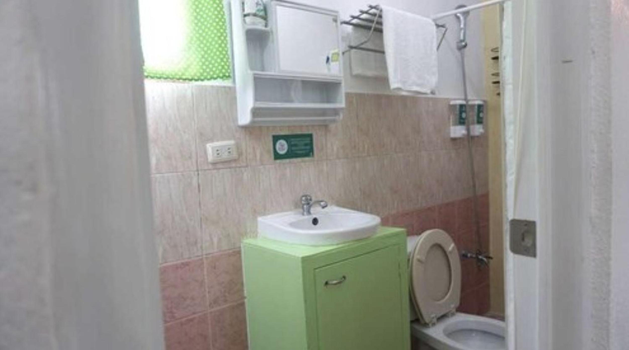 Deluxe Quadruple Room - Photo 9