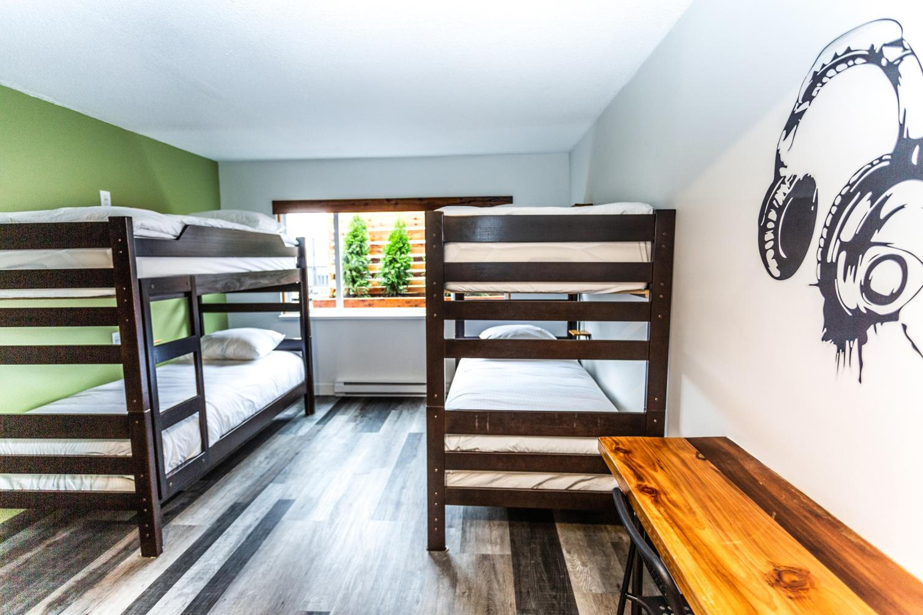 Basic Room, Two Twin Bunks (Above LOUD Pub) photo 1