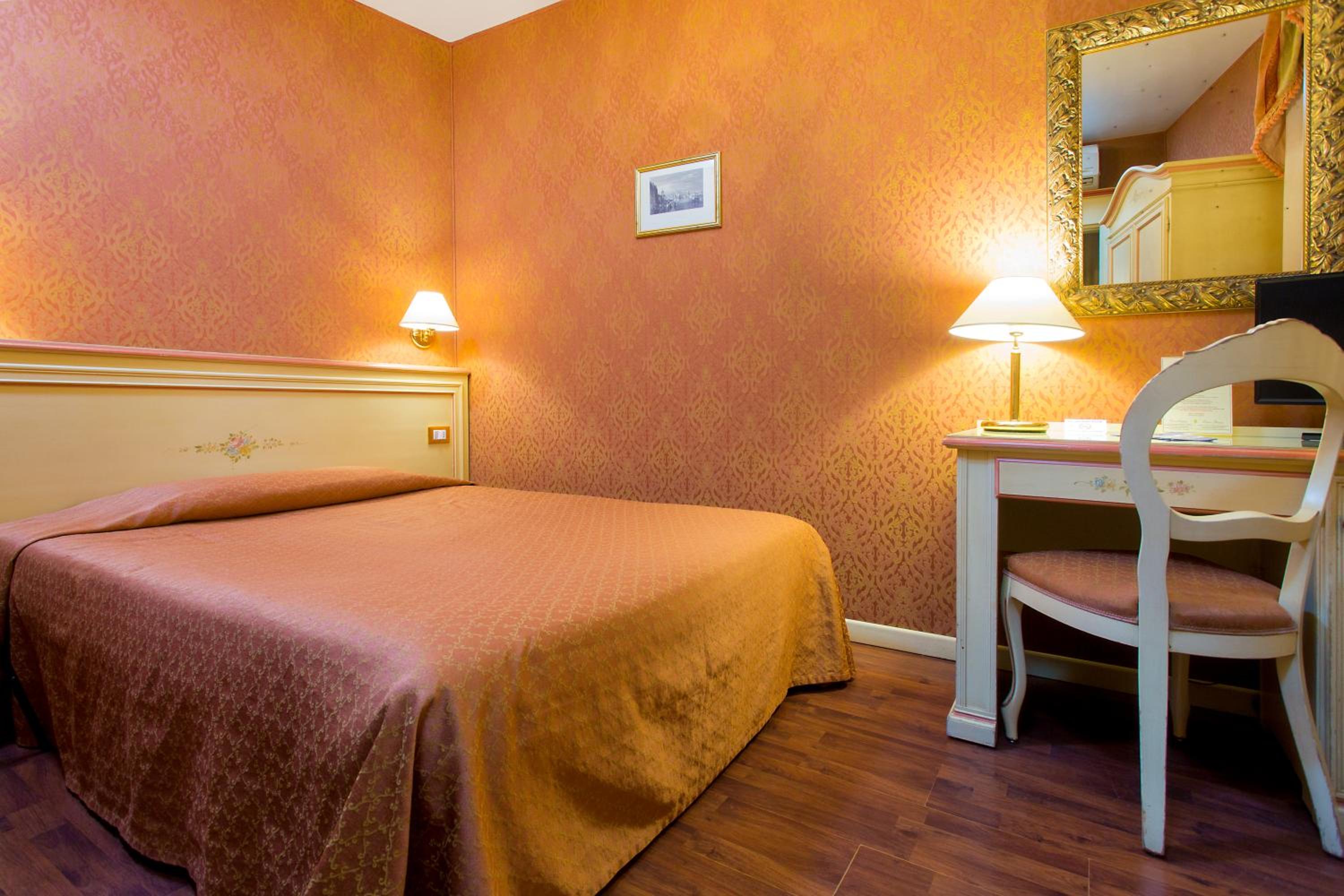 Single Room - Photo 5