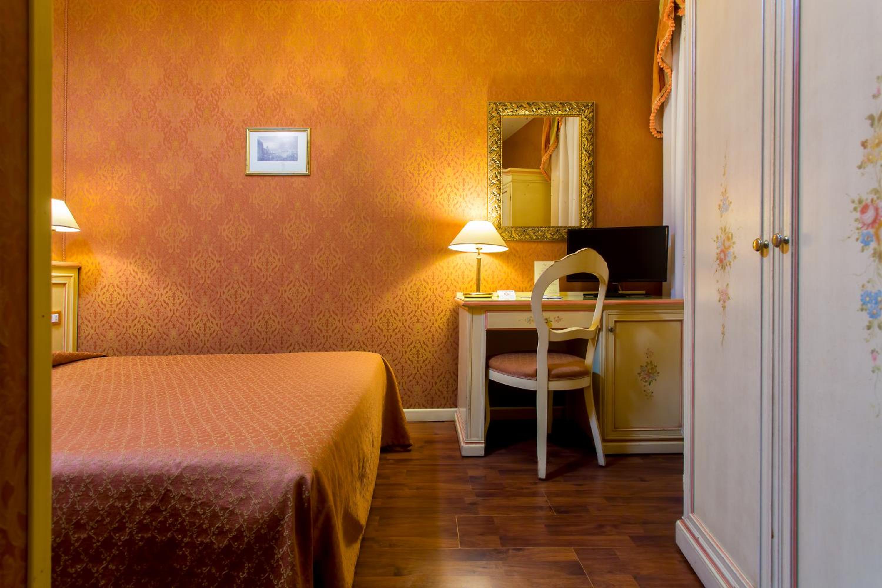 Single Room - Photo 10