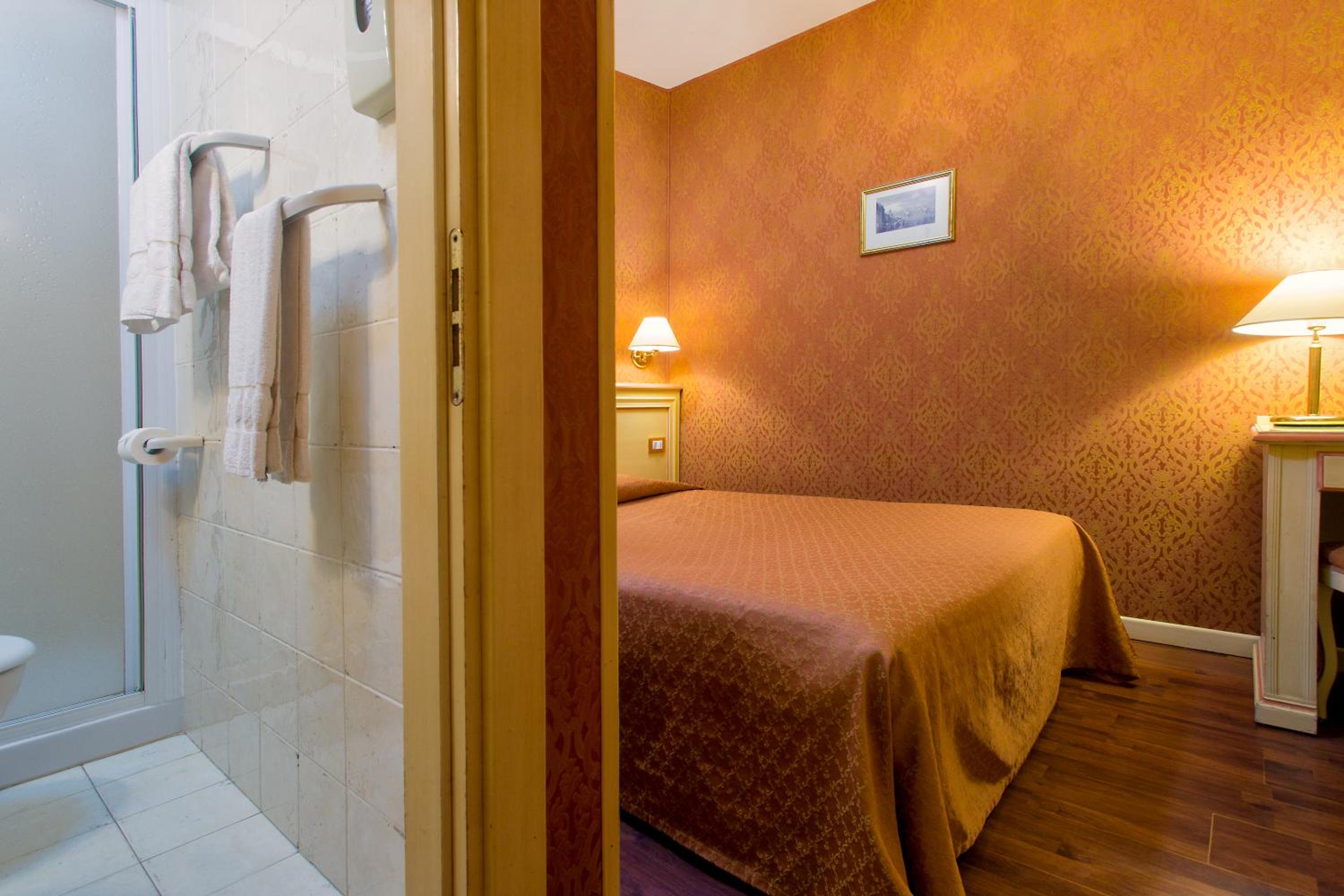 Single Room - Photo 3