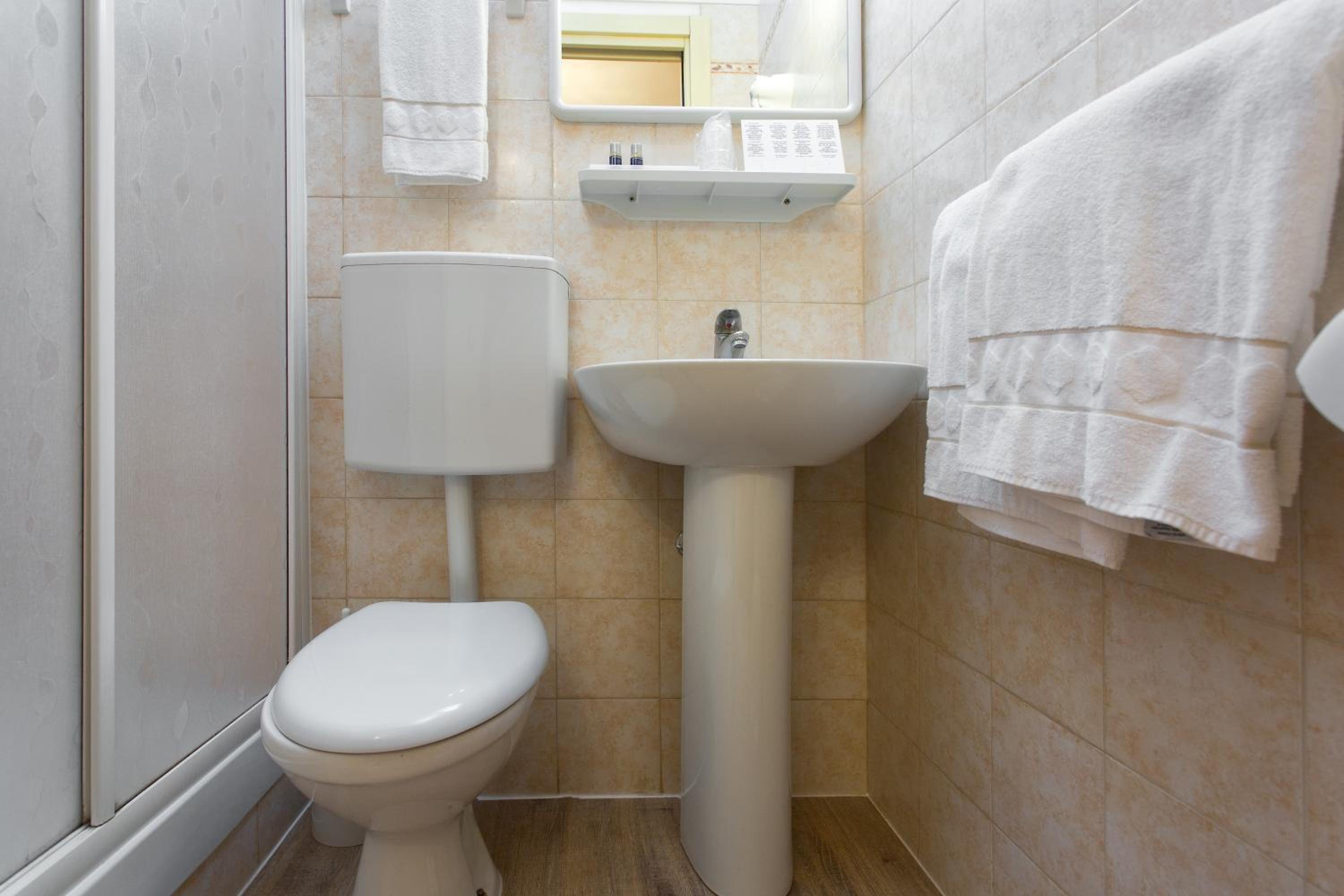 Single Room - Photo 6
