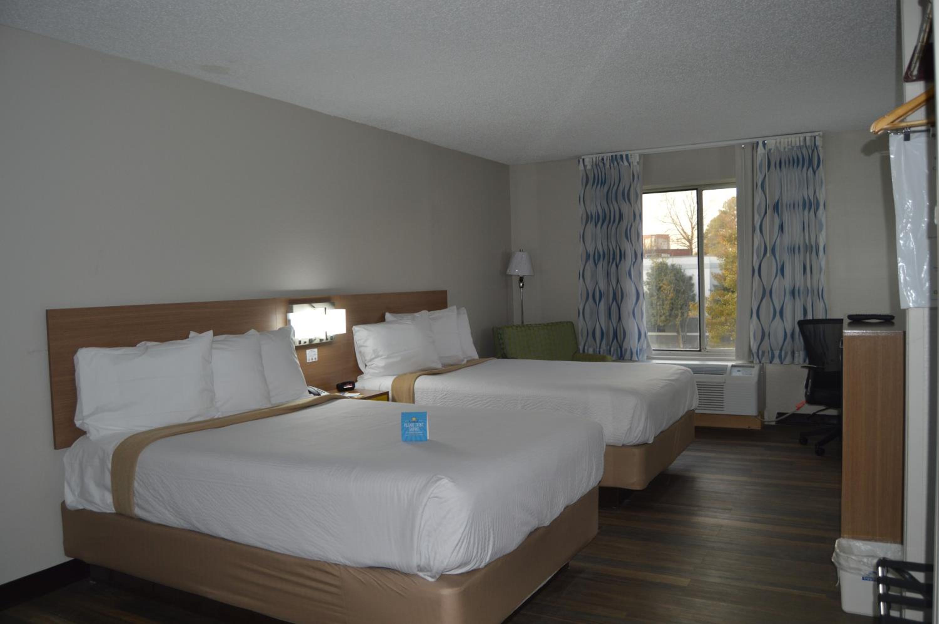 Double Room with Two Double Beds - Non-Smoking - Photo 1