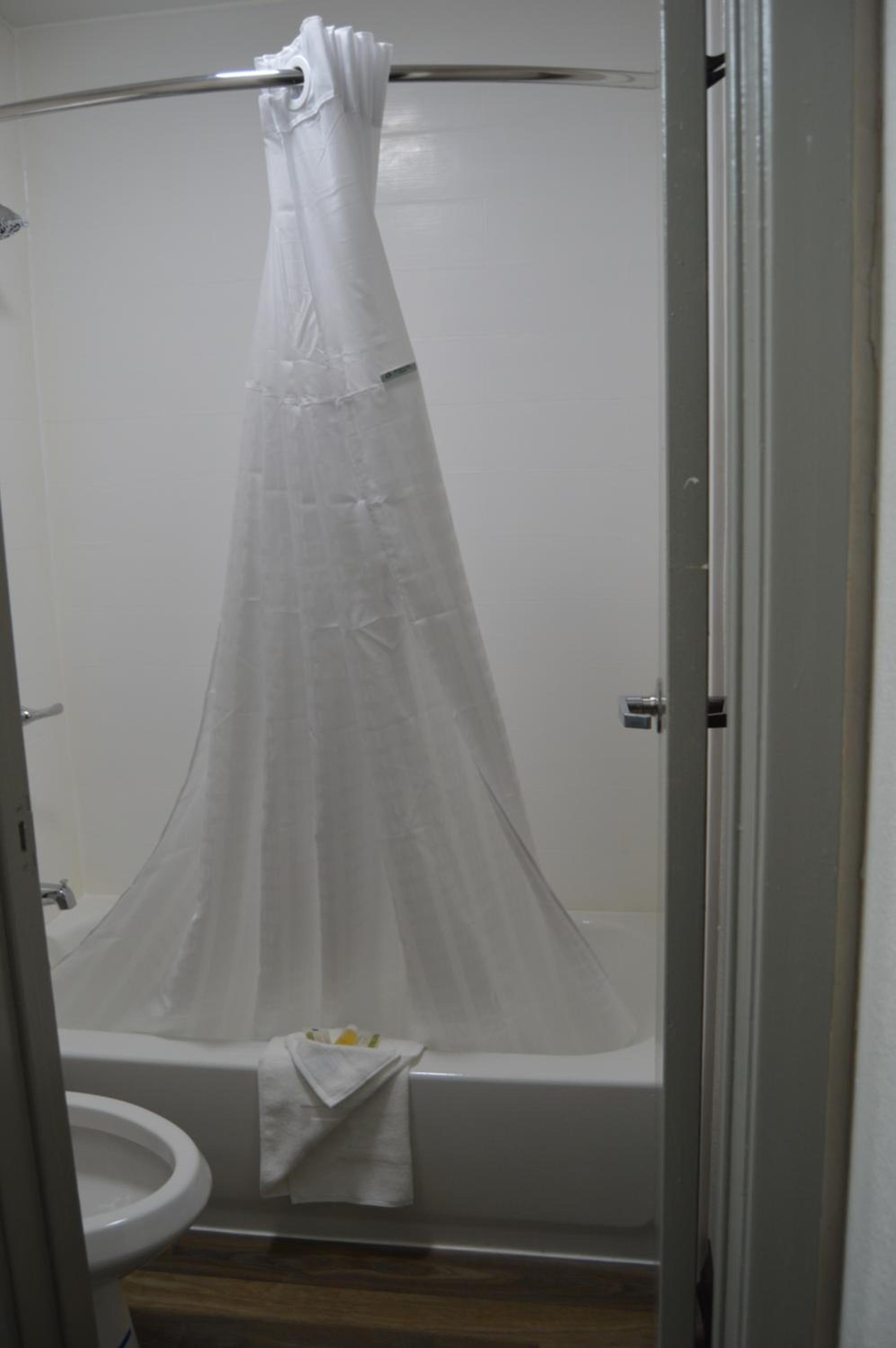 King Room - Non-Smoking - Photo 7