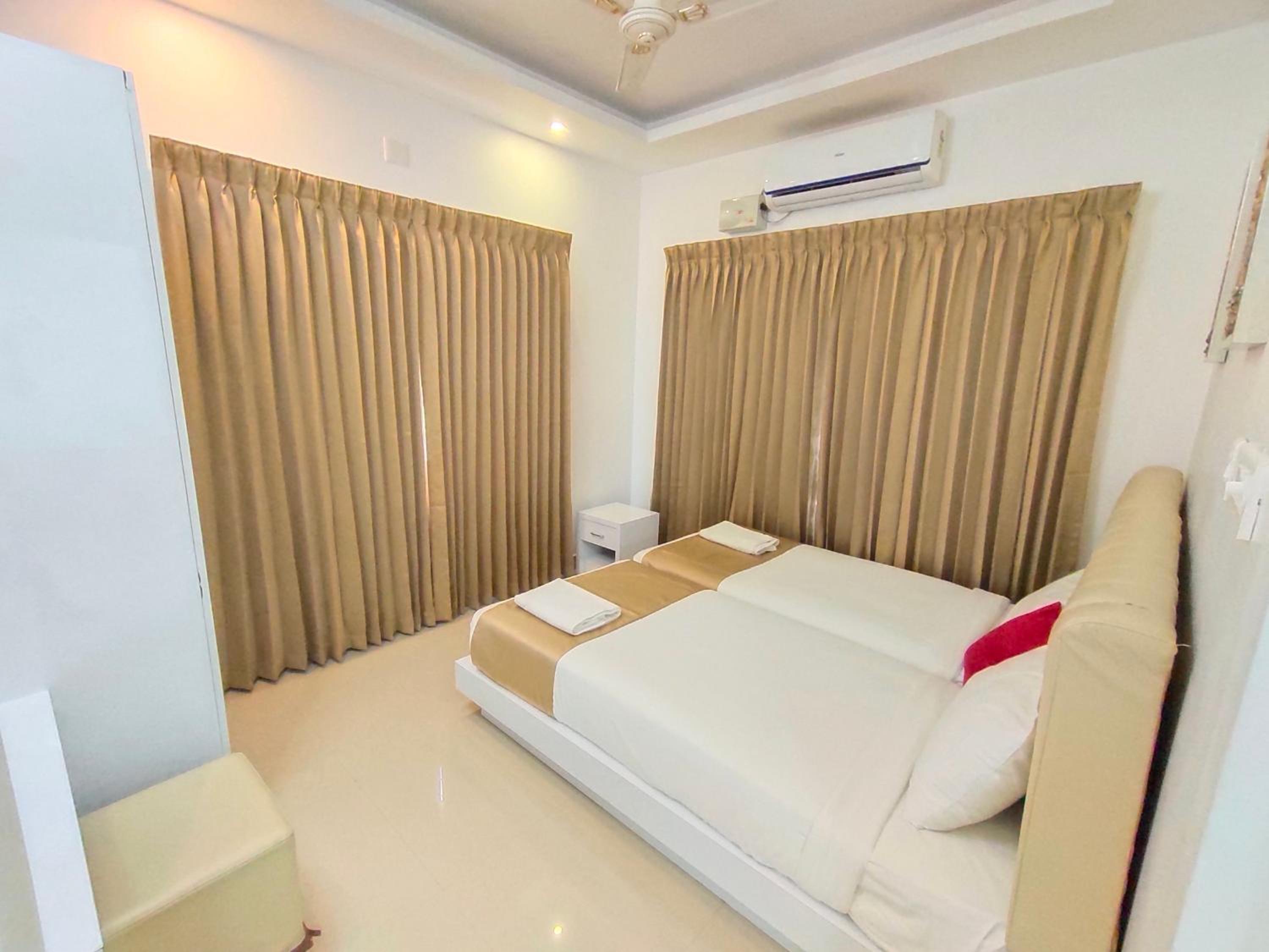 Two-Bedroom Apartment with Balcony and Air conditioning photo 1
