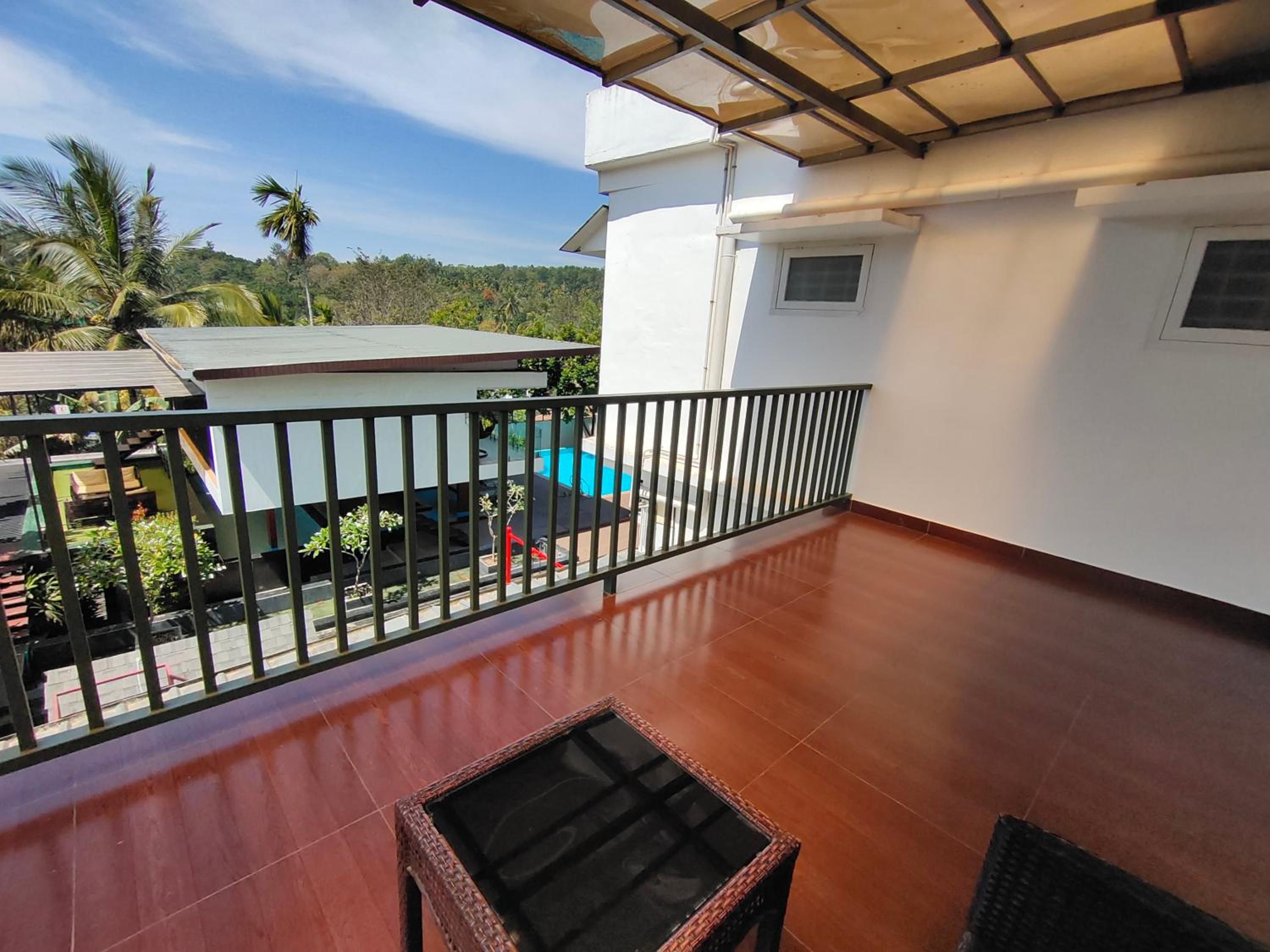 One-Bedroom Apartment with Balcony and Air conditioning photo 2