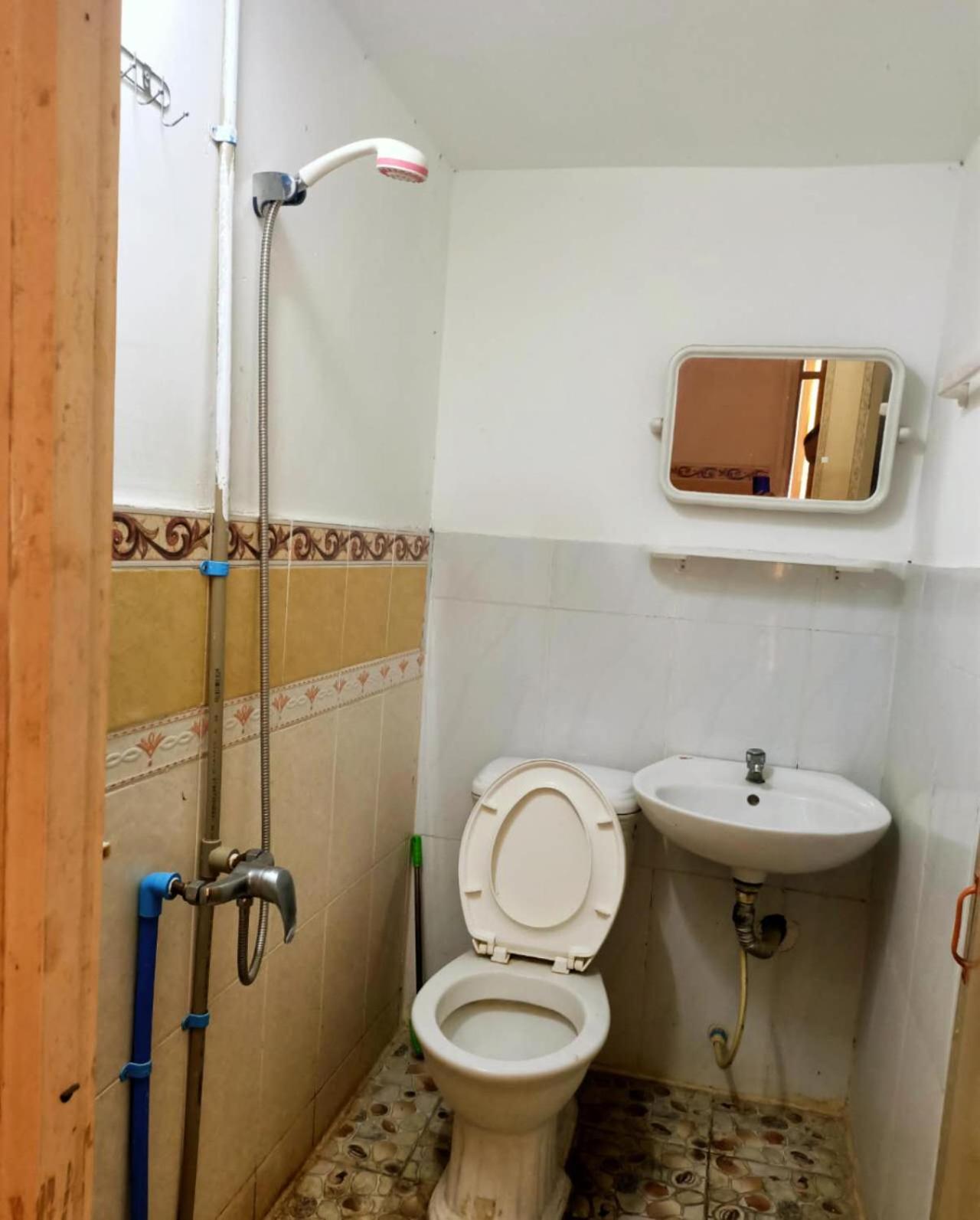 Quadruple Room With Private Bathroom - Photo 6