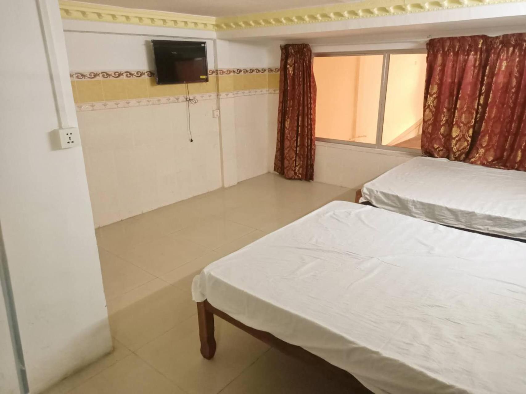 Quadruple Room With Private Bathroom - Photo 2