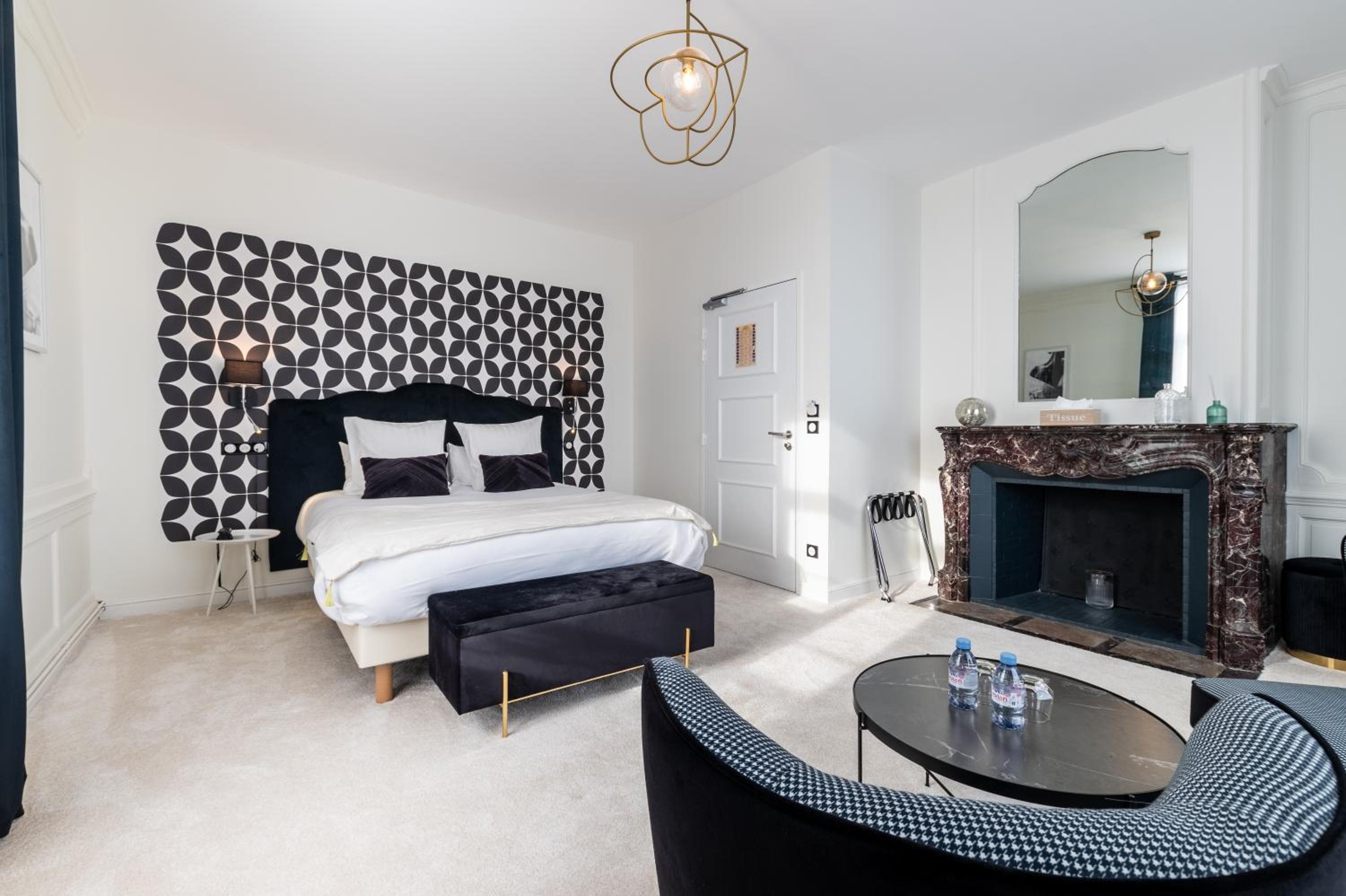 Suite - Photo 2